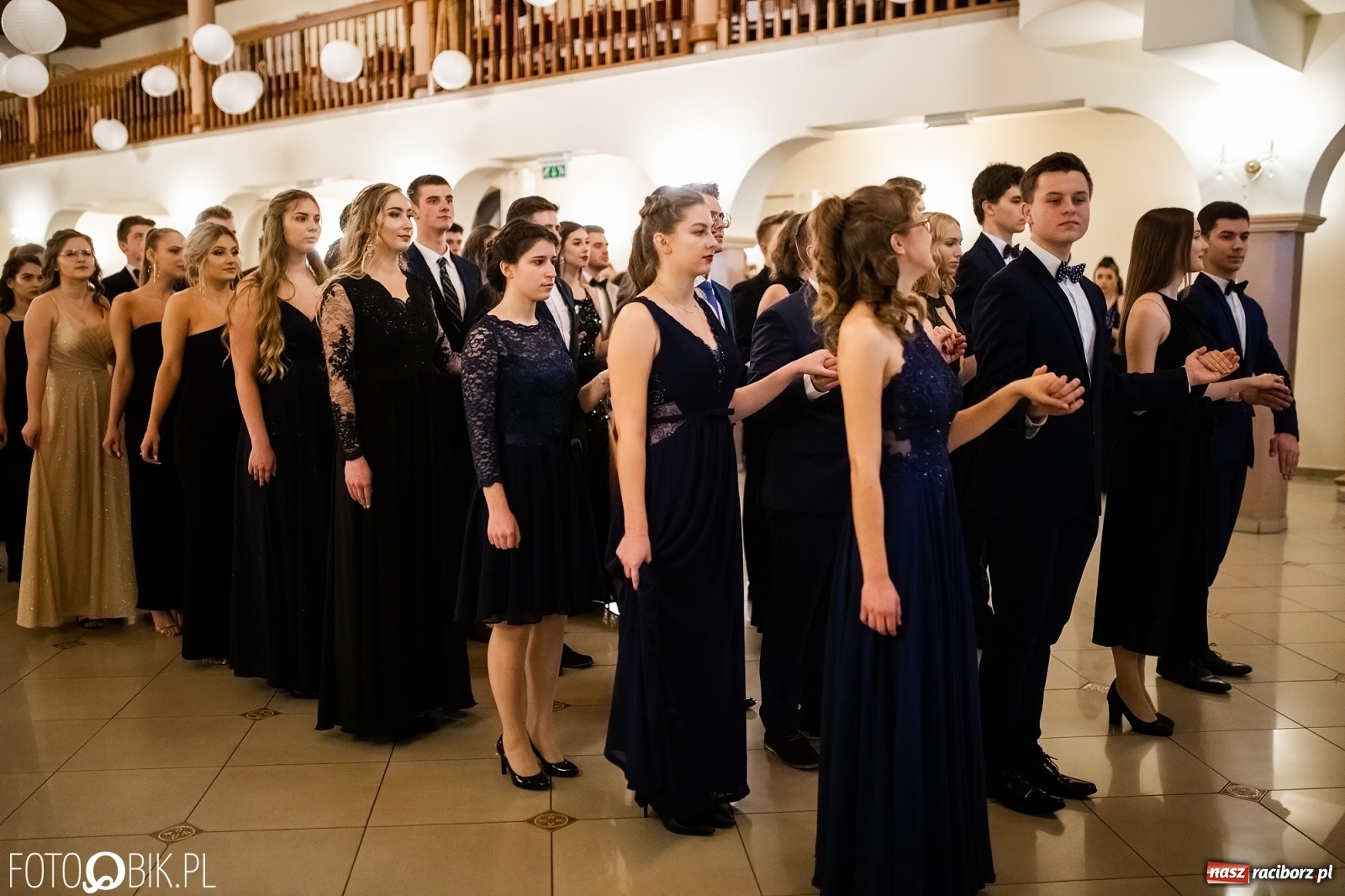 Zdjęcie w galerii na portalu naszraciborz.pl: Studniówka I LO im. Jana Kasprowicza w Raciborzu wiadomości z regionu
