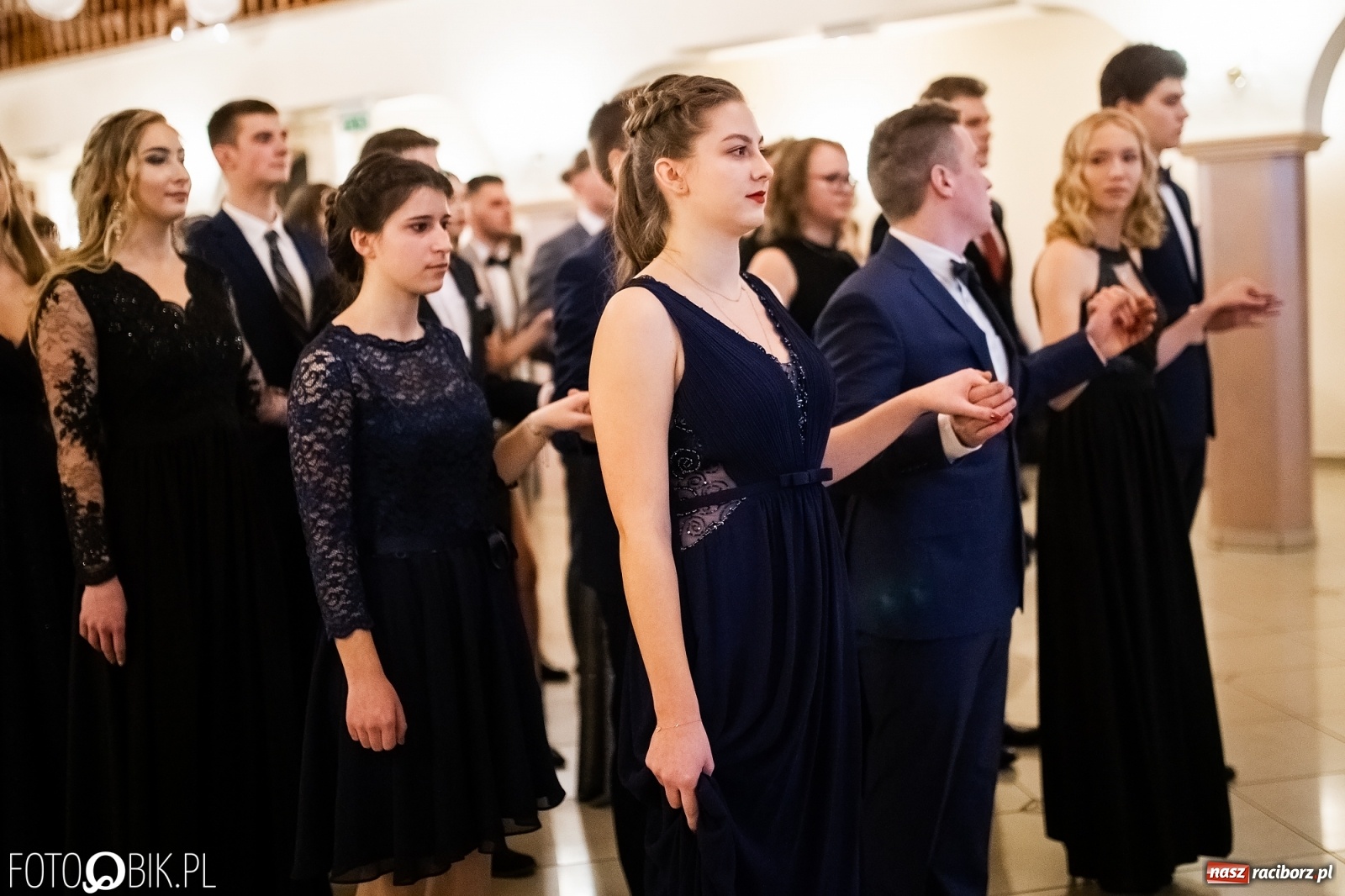 Zdjęcie w galerii na portalu naszraciborz.pl: Studniówka I LO im. Jana Kasprowicza w Raciborzu wiadomości z regionu