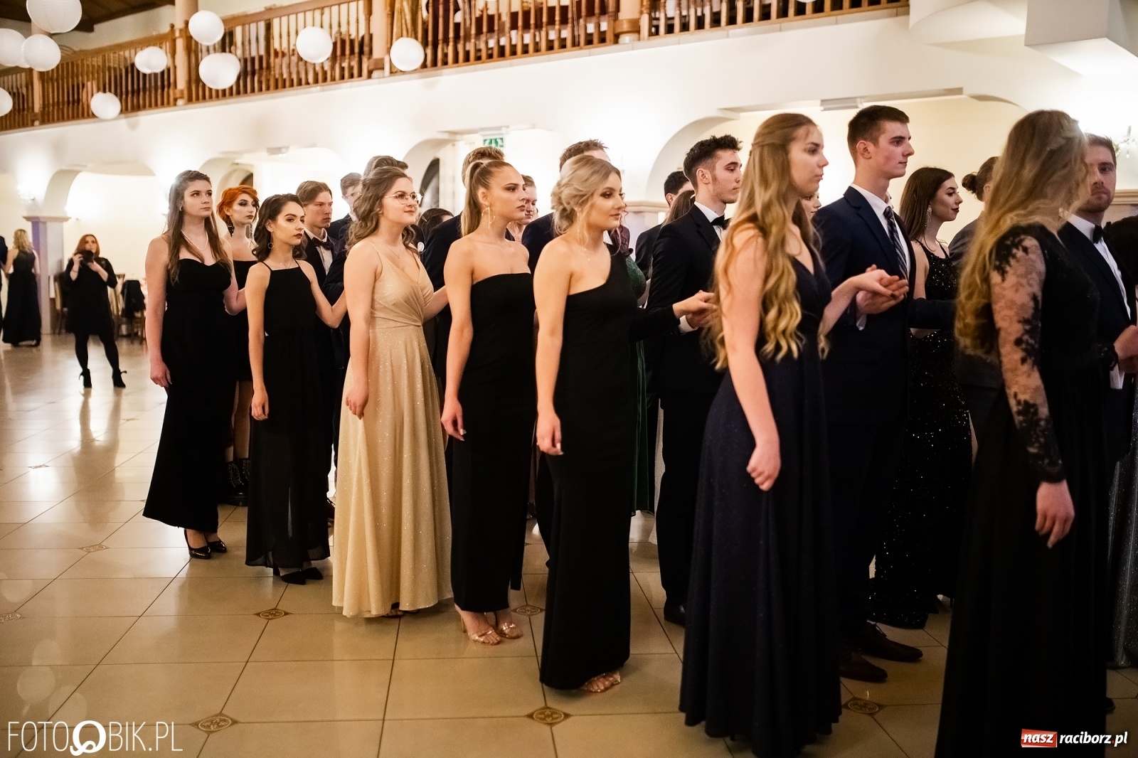 Zdjęcie w galerii na portalu naszraciborz.pl: Studniówka I LO im. Jana Kasprowicza w Raciborzu wiadomości z regionu