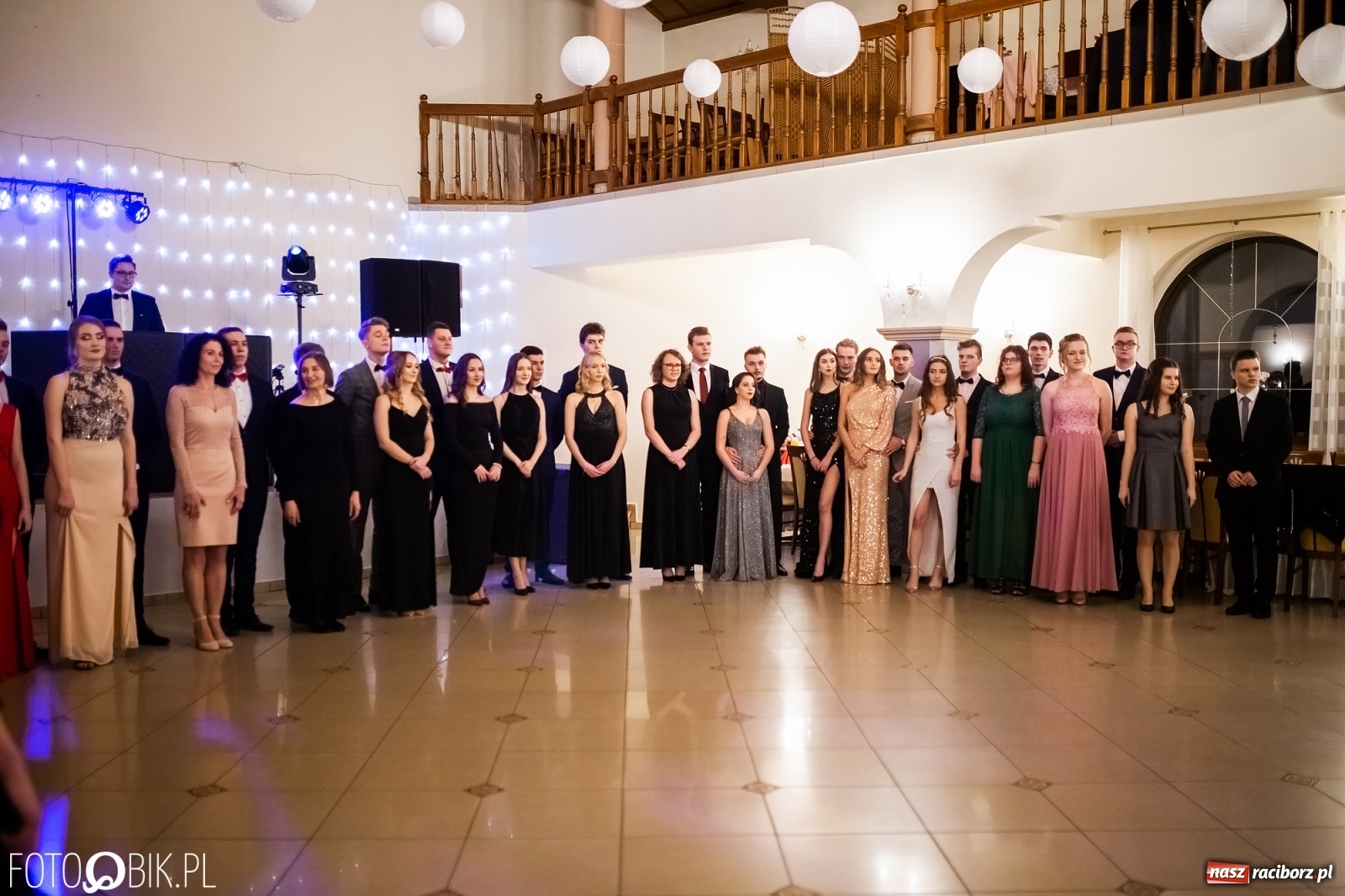 Zdjęcie w galerii na portalu naszraciborz.pl: Studniówka I LO im. Jana Kasprowicza w Raciborzu wiadomości z regionu