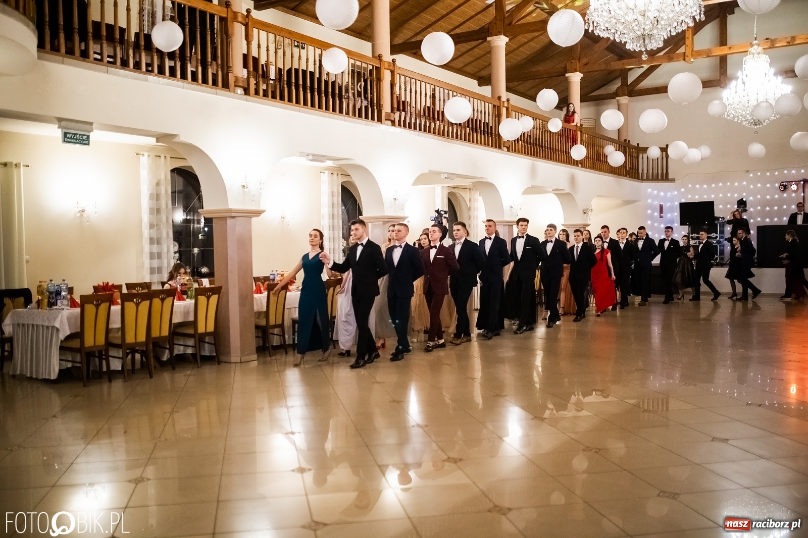 Zdjęcie w galerii na portalu naszraciborz.pl: Studniówka I LO im. Jana Kasprowicza w Raciborzu wiadomości z regionu