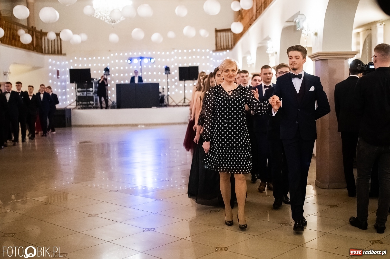 Zdjęcie w galerii na portalu naszraciborz.pl: Studniówka I LO im. Jana Kasprowicza w Raciborzu wiadomości z regionu