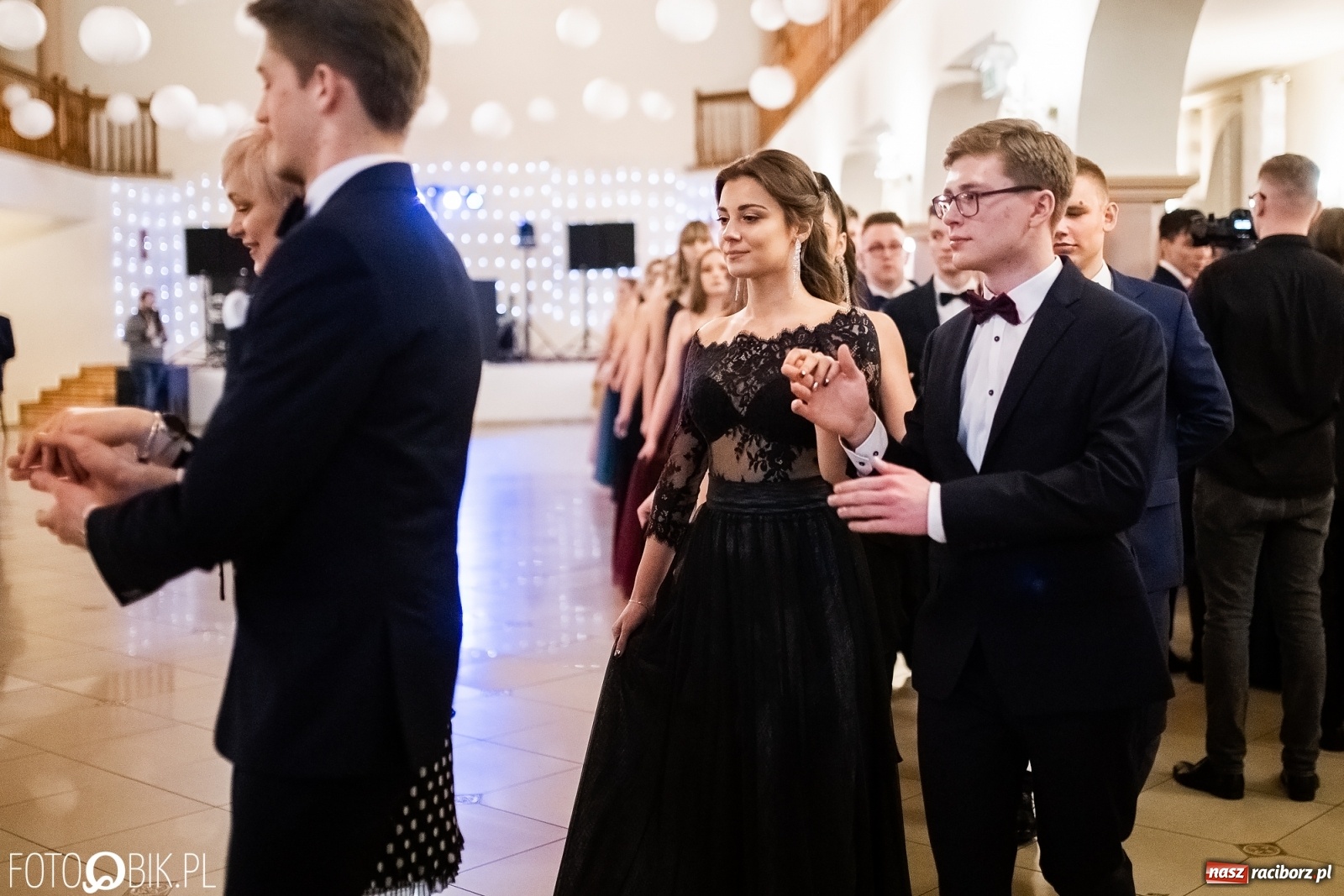 Zdjęcie w galerii na portalu naszraciborz.pl: Studniówka I LO im. Jana Kasprowicza w Raciborzu wiadomości z regionu