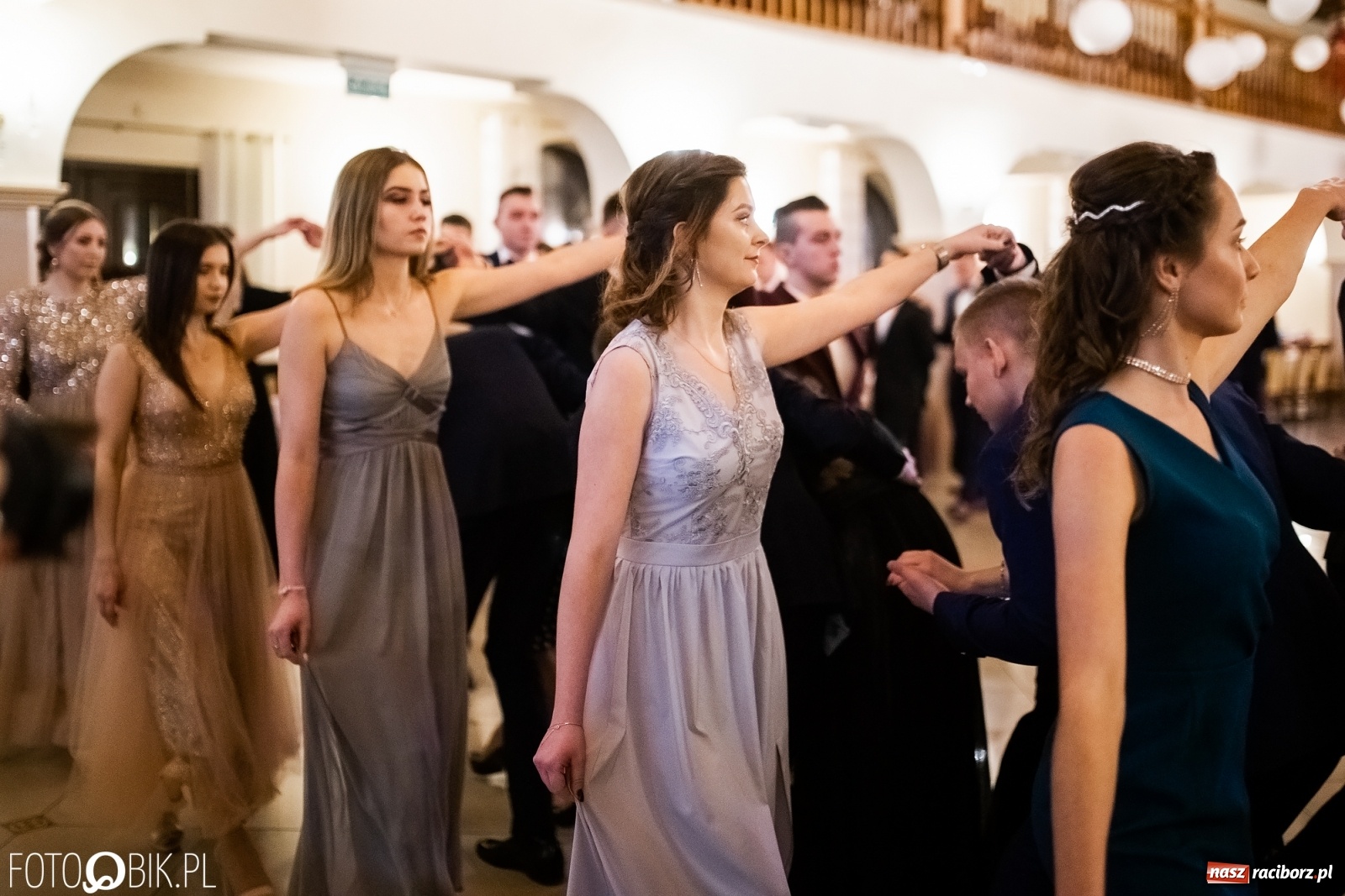 Zdjęcie w galerii na portalu naszraciborz.pl: Studniówka I LO im. Jana Kasprowicza w Raciborzu wiadomości z regionu