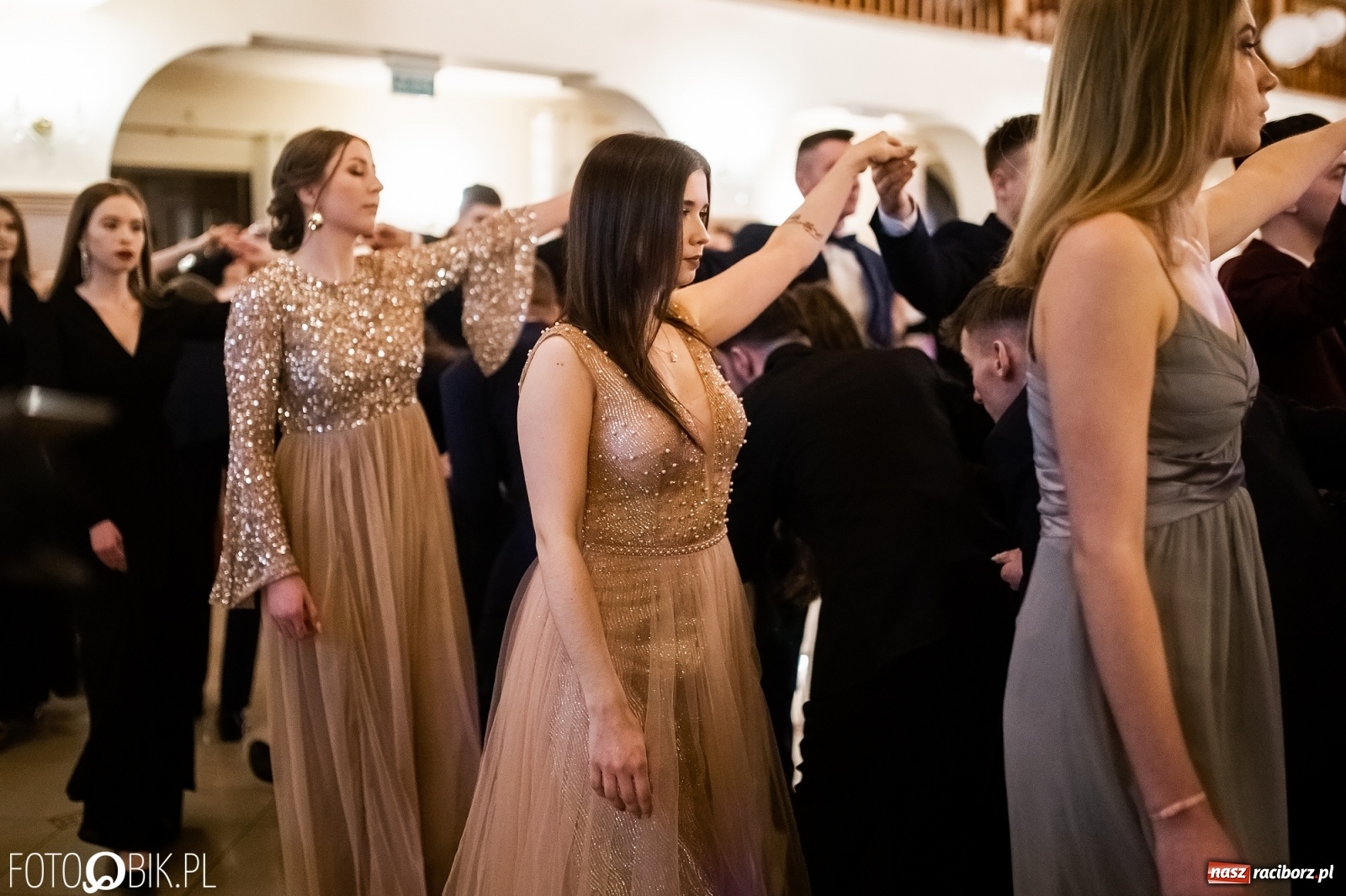 Zdjęcie w galerii na portalu naszraciborz.pl: Studniówka I LO im. Jana Kasprowicza w Raciborzu wiadomości z regionu