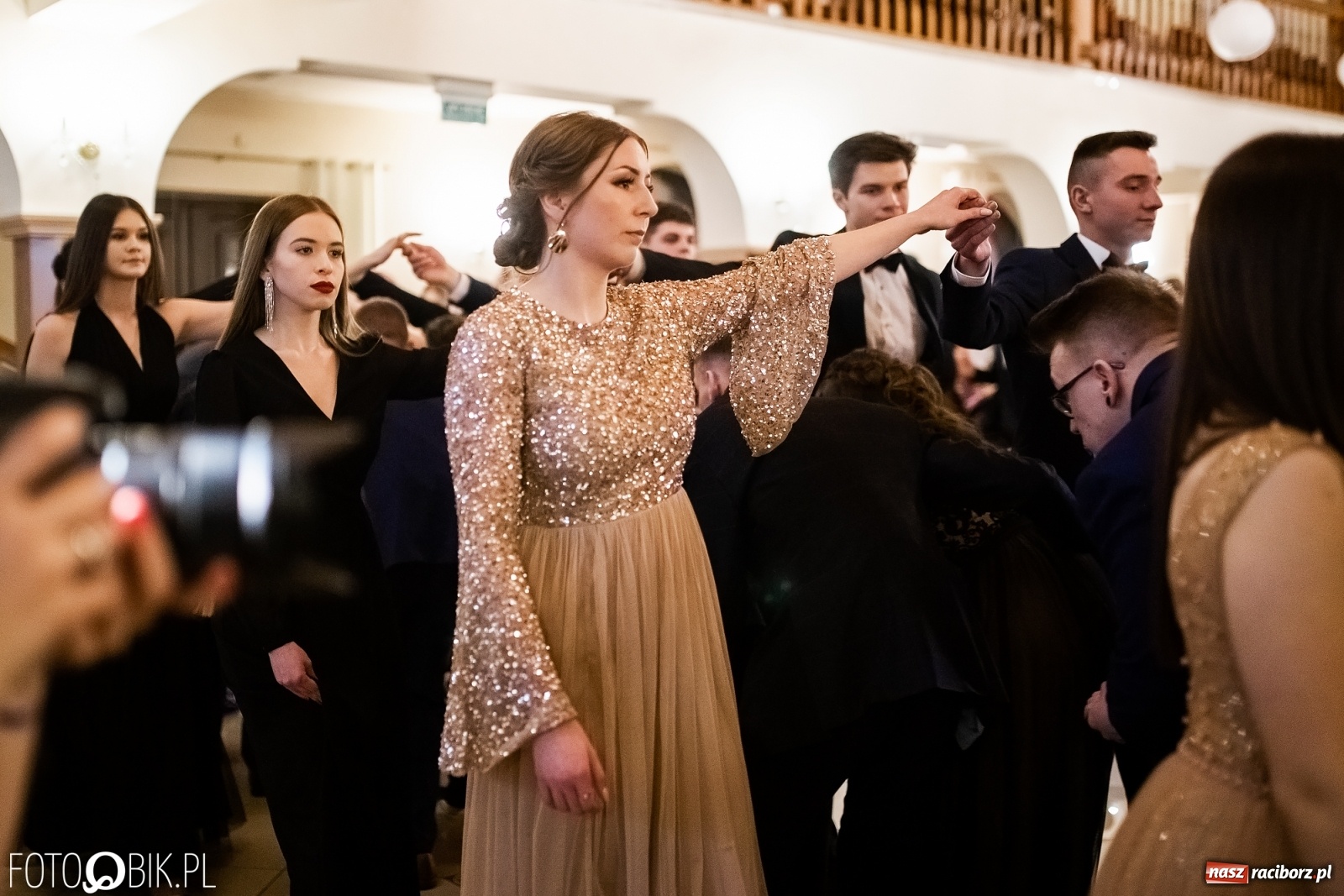 Zdjęcie w galerii na portalu naszraciborz.pl: Studniówka I LO im. Jana Kasprowicza w Raciborzu wiadomości z regionu