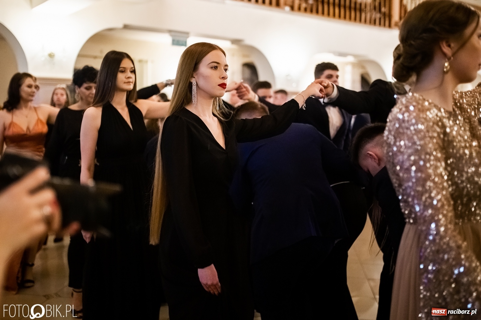 Zdjęcie w galerii na portalu naszraciborz.pl: Studniówka I LO im. Jana Kasprowicza w Raciborzu wiadomości z regionu