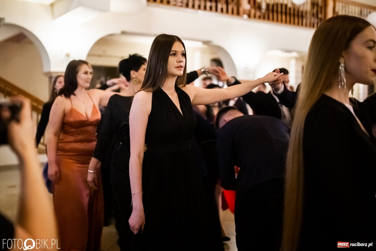 Zdjęcie w galerii na portalu naszraciborz.pl: Studniówka I LO im. Jana Kasprowicza w Raciborzu wiadomości z regionu