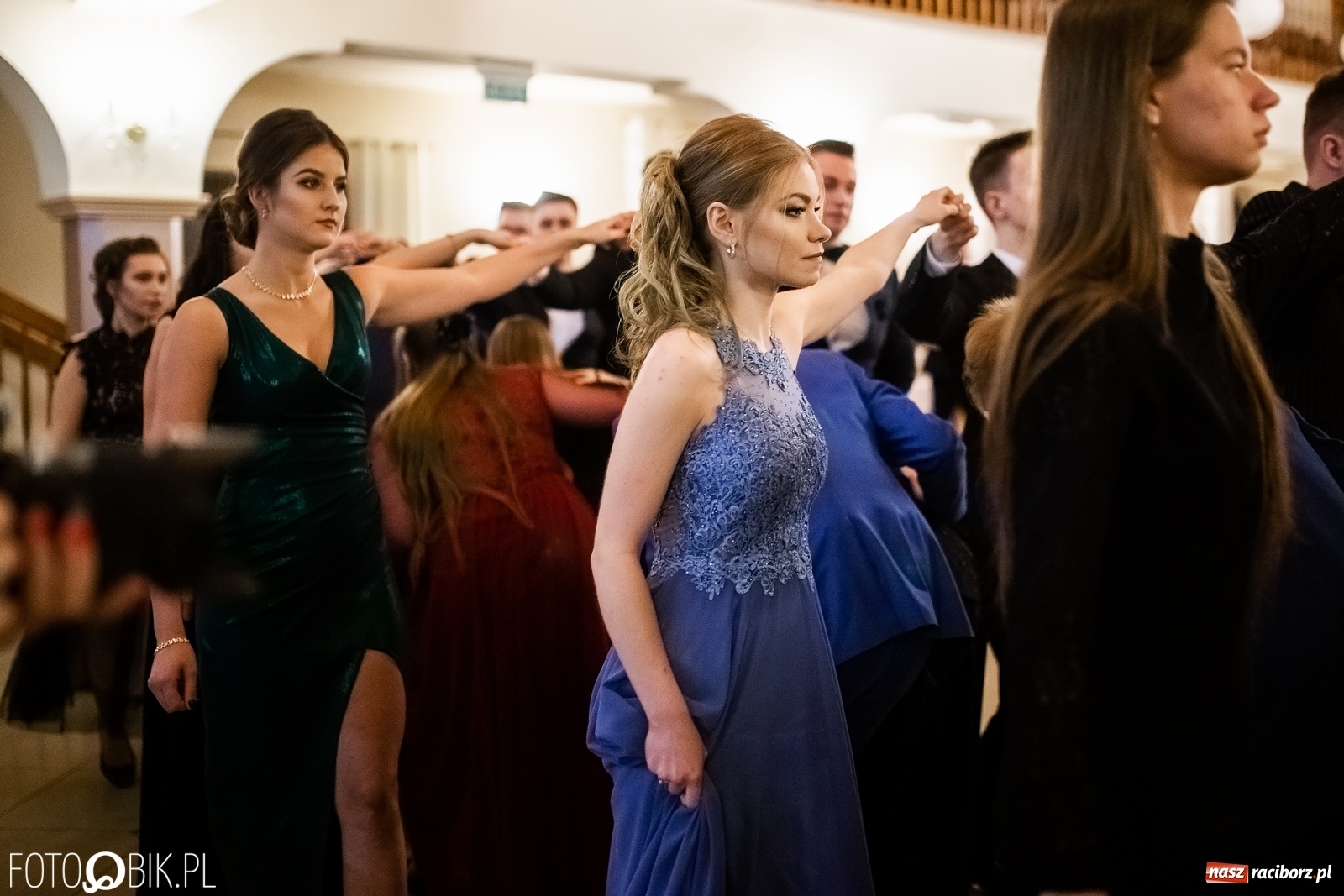 Zdjęcie w galerii na portalu naszraciborz.pl: Studniówka I LO im. Jana Kasprowicza w Raciborzu wiadomości z regionu