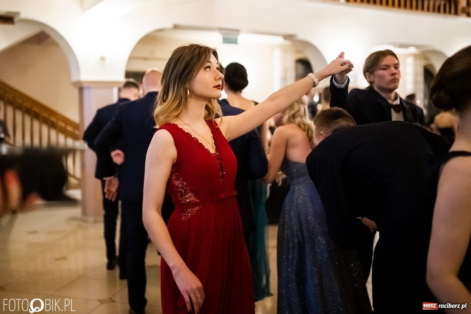 Zdjęcie w galerii na portalu naszraciborz.pl: Studniówka I LO im. Jana Kasprowicza w Raciborzu wiadomości z regionu