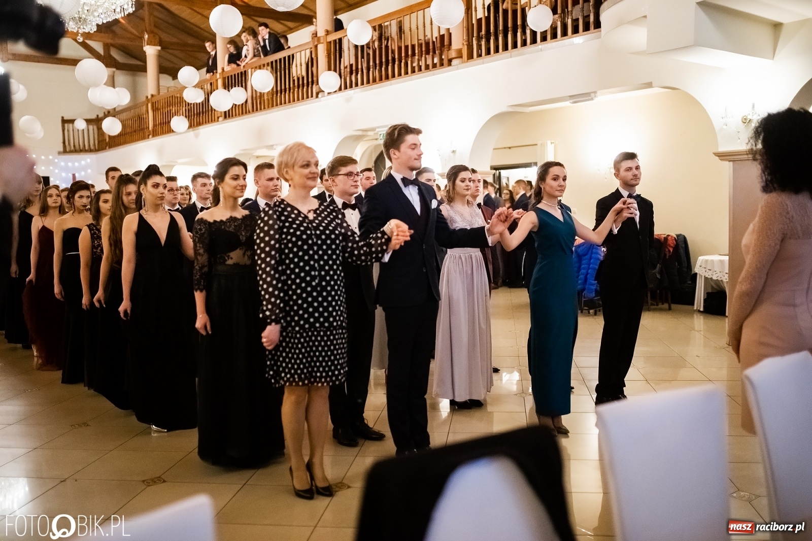 Zdjęcie w galerii na portalu naszraciborz.pl: Studniówka I LO im. Jana Kasprowicza w Raciborzu wiadomości z regionu