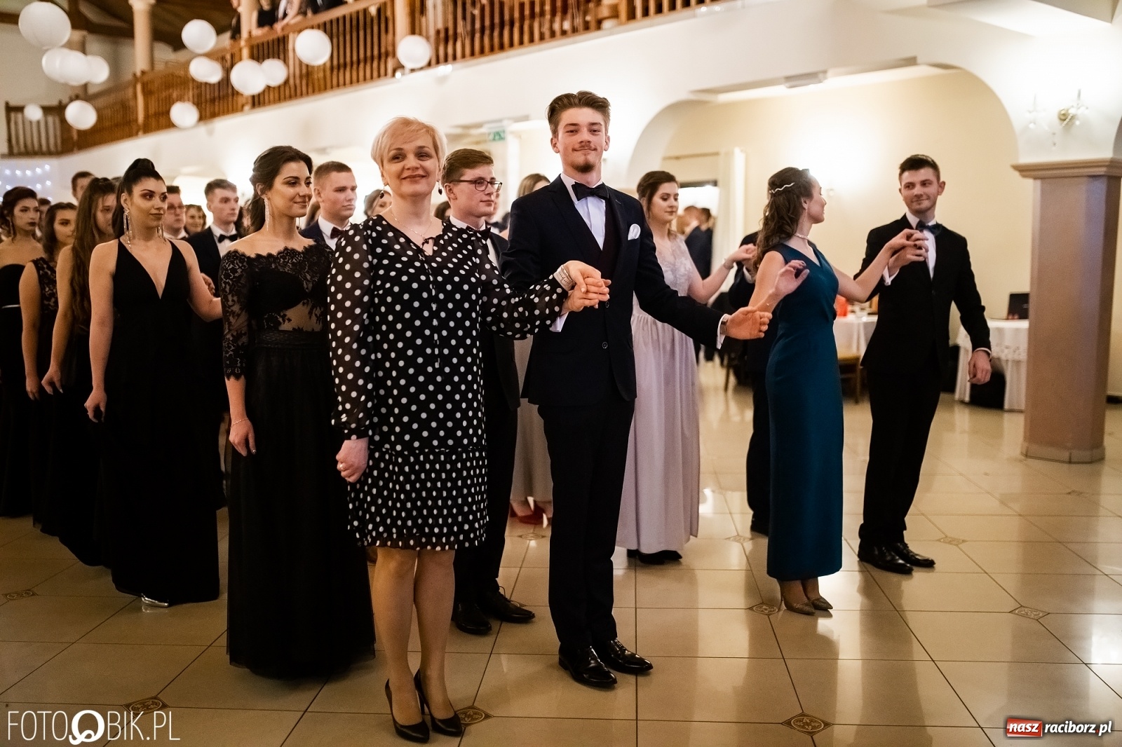 Zdjęcie w galerii na portalu naszraciborz.pl: Studniówka I LO im. Jana Kasprowicza w Raciborzu wiadomości z regionu