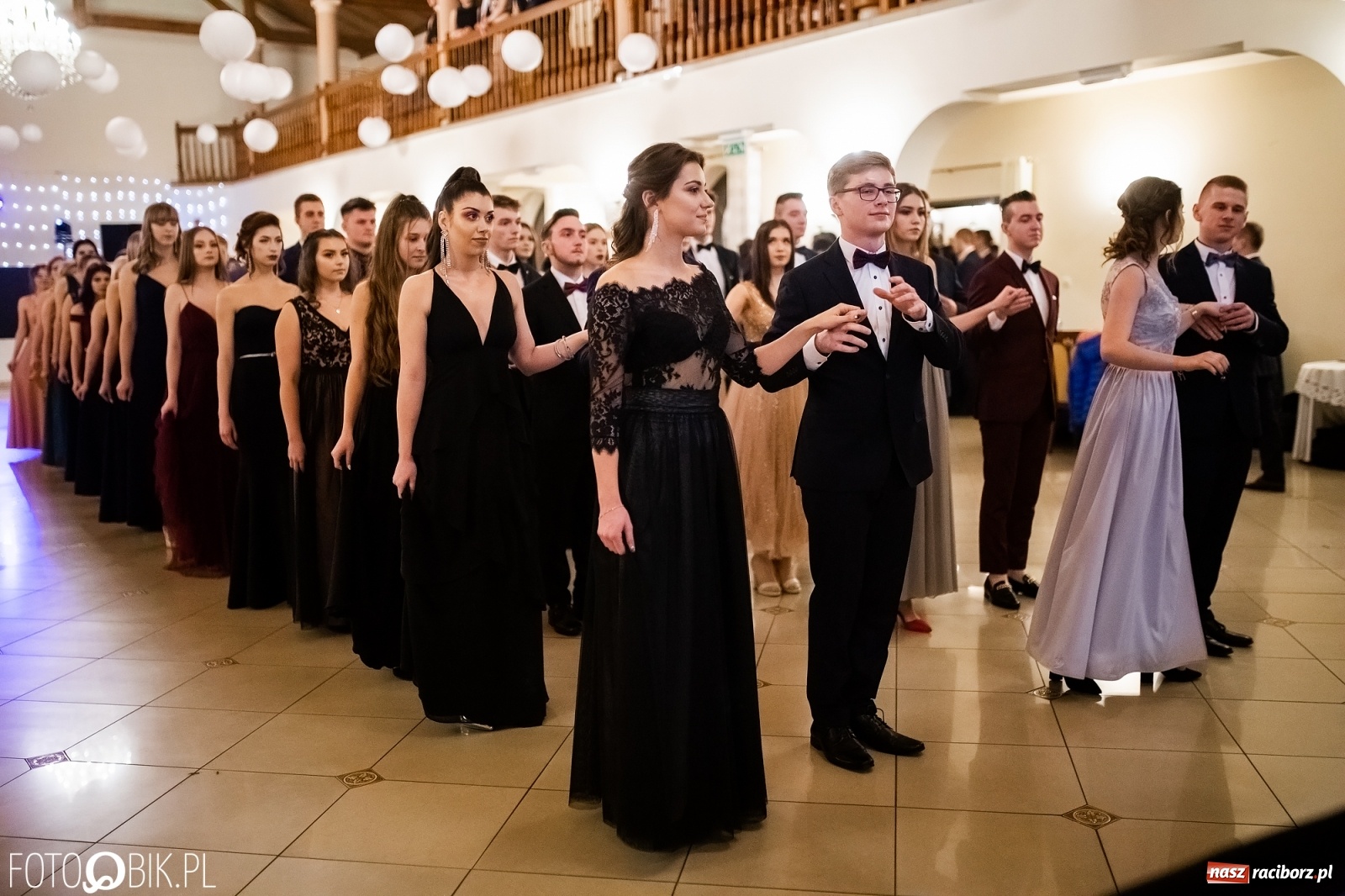 Zdjęcie w galerii na portalu naszraciborz.pl: Studniówka I LO im. Jana Kasprowicza w Raciborzu wiadomości z regionu