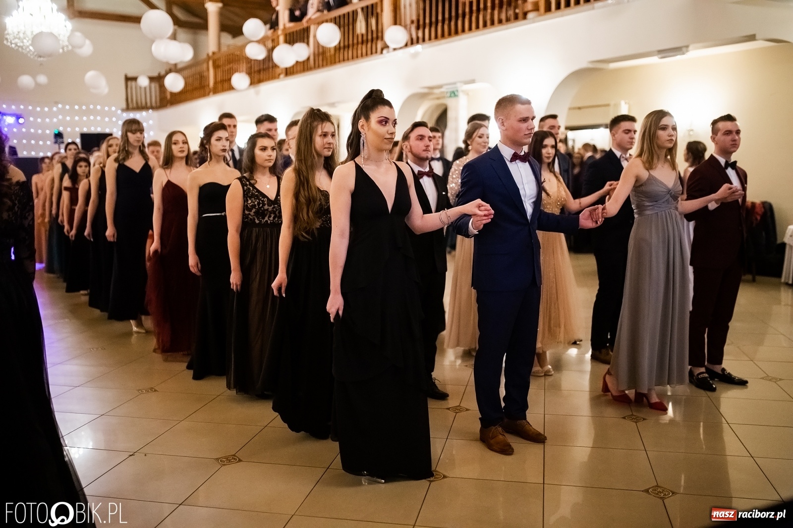 Zdjęcie w galerii na portalu naszraciborz.pl: Studniówka I LO im. Jana Kasprowicza w Raciborzu wiadomości z regionu