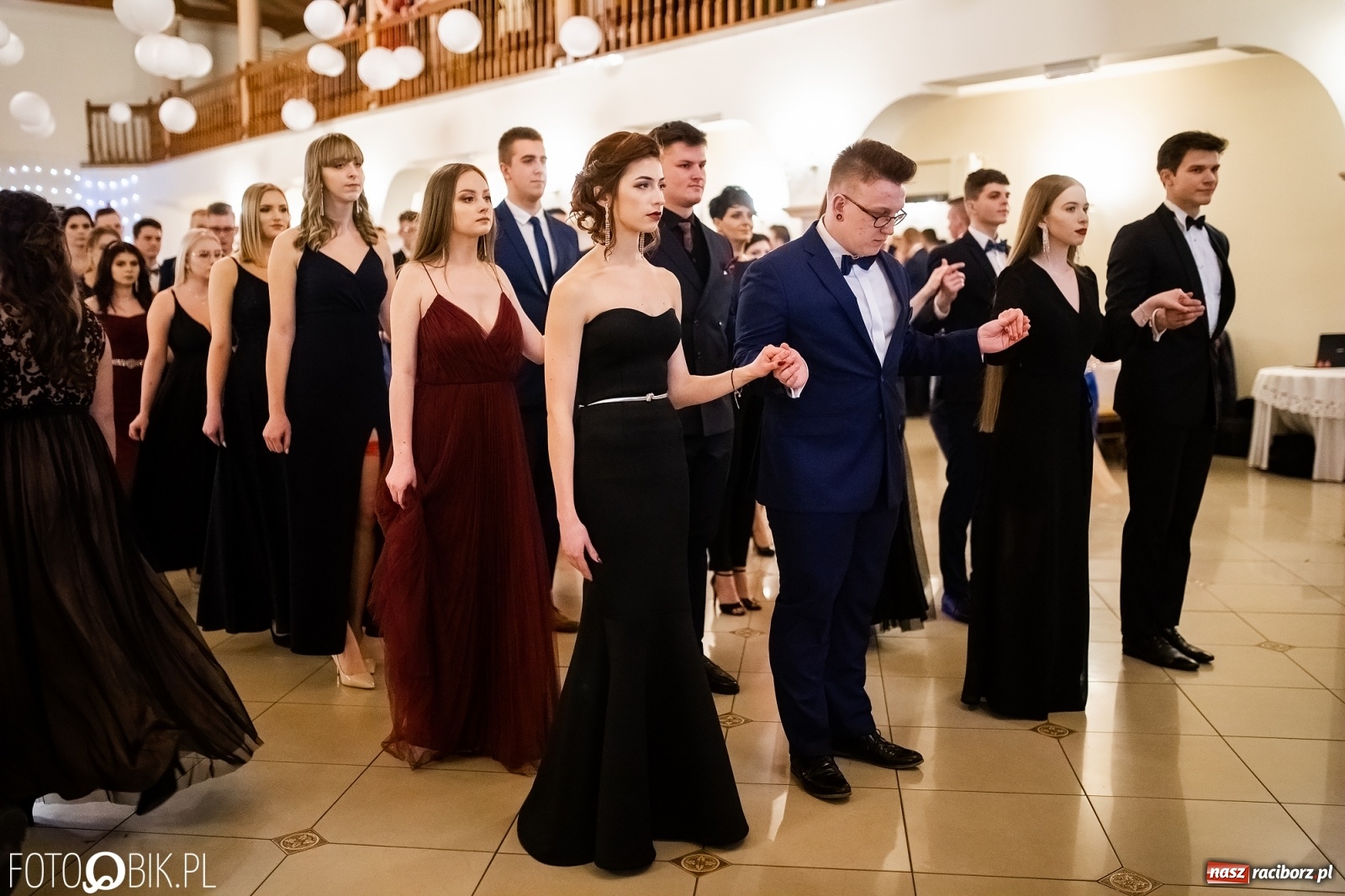 Zdjęcie w galerii na portalu naszraciborz.pl: Studniówka I LO im. Jana Kasprowicza w Raciborzu wiadomości z regionu