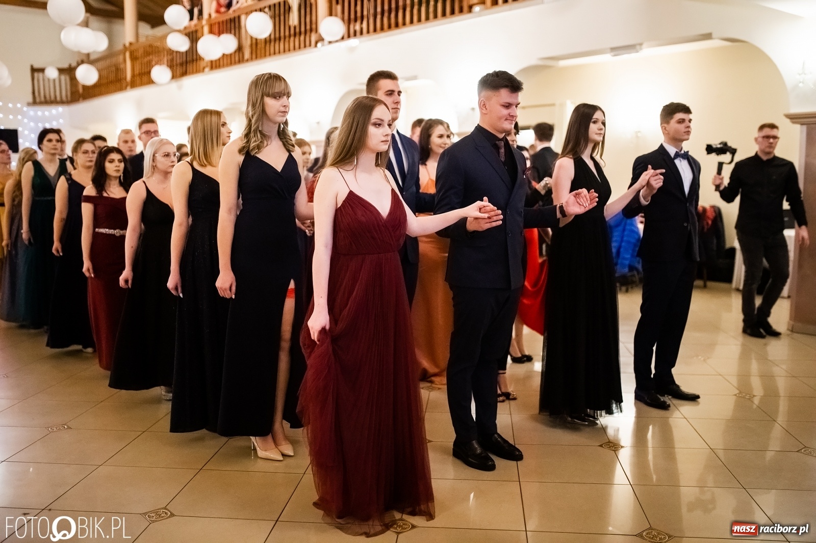 Zdjęcie w galerii na portalu naszraciborz.pl: Studniówka I LO im. Jana Kasprowicza w Raciborzu wiadomości z regionu