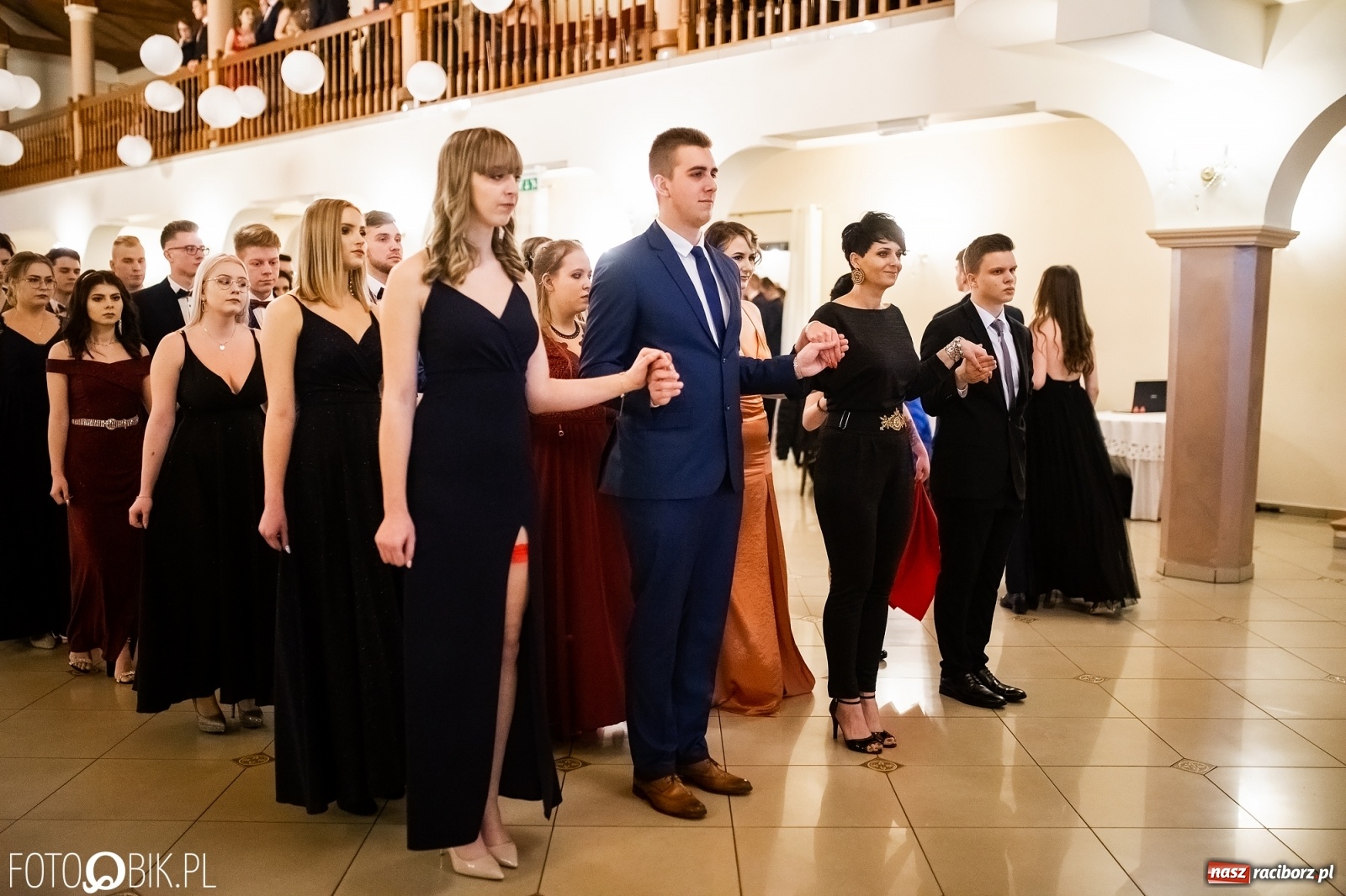 Zdjęcie w galerii na portalu naszraciborz.pl: Studniówka I LO im. Jana Kasprowicza w Raciborzu wiadomości z regionu