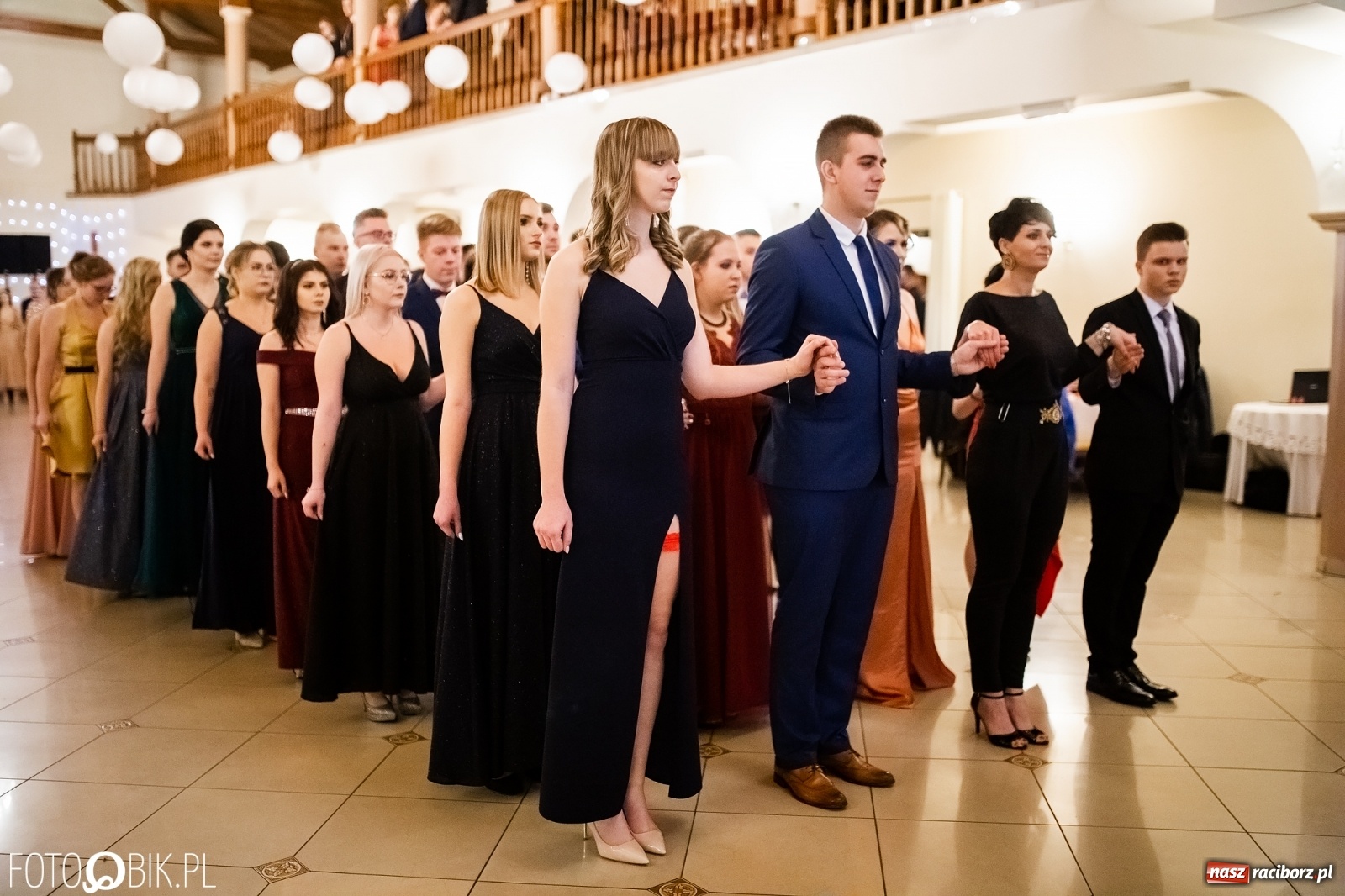 Zdjęcie w galerii na portalu naszraciborz.pl: Studniówka I LO im. Jana Kasprowicza w Raciborzu wiadomości z regionu