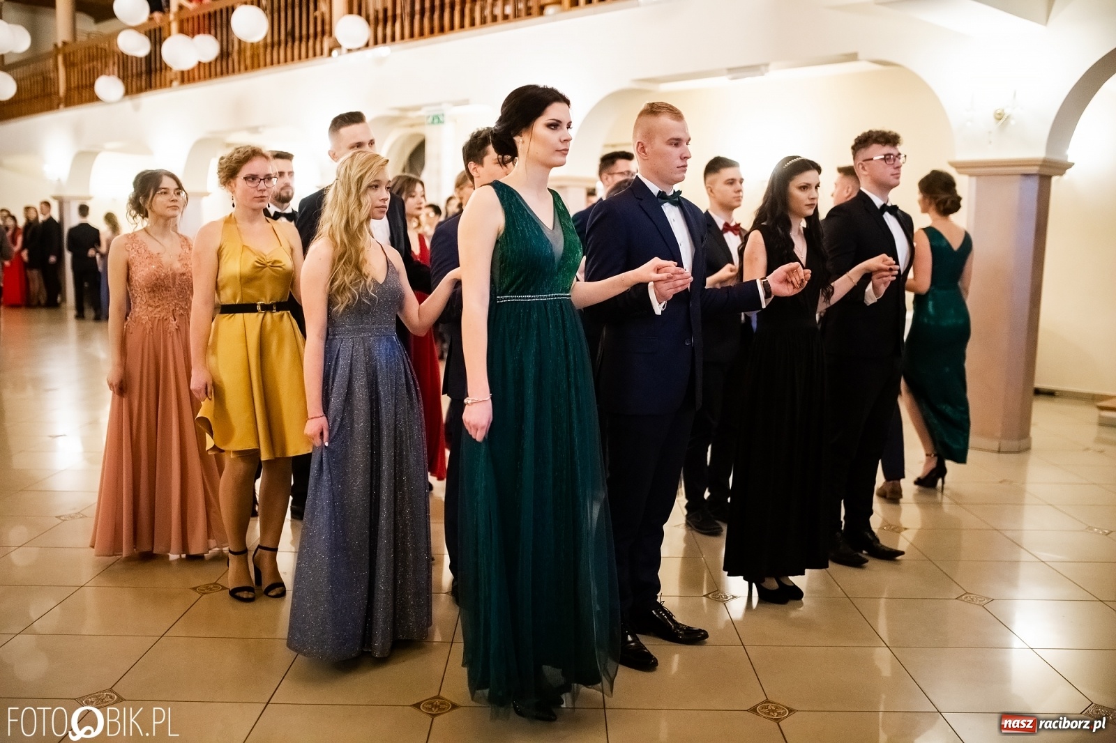 Zdjęcie w galerii na portalu naszraciborz.pl: Studniówka I LO im. Jana Kasprowicza w Raciborzu wiadomości z regionu