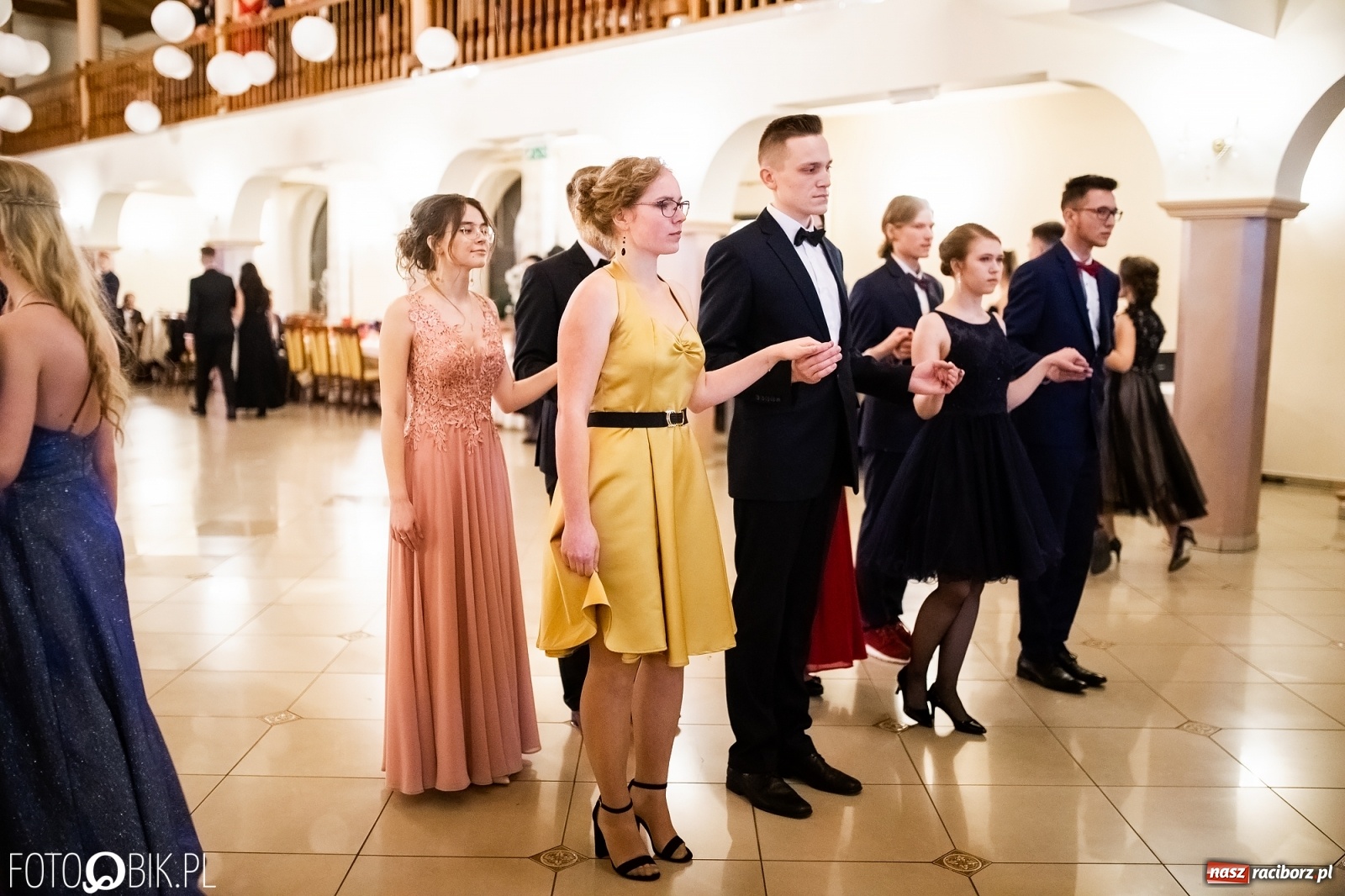 Zdjęcie w galerii na portalu naszraciborz.pl: Studniówka I LO im. Jana Kasprowicza w Raciborzu wiadomości z regionu