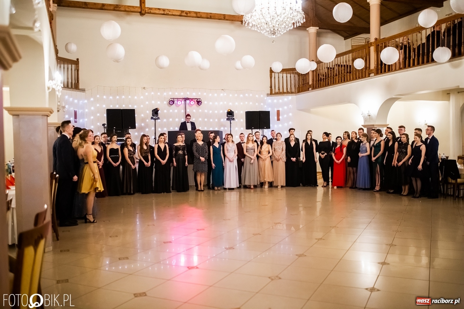 Zdjęcie w galerii na portalu naszraciborz.pl: Studniówka I LO im. Jana Kasprowicza w Raciborzu wiadomości z regionu