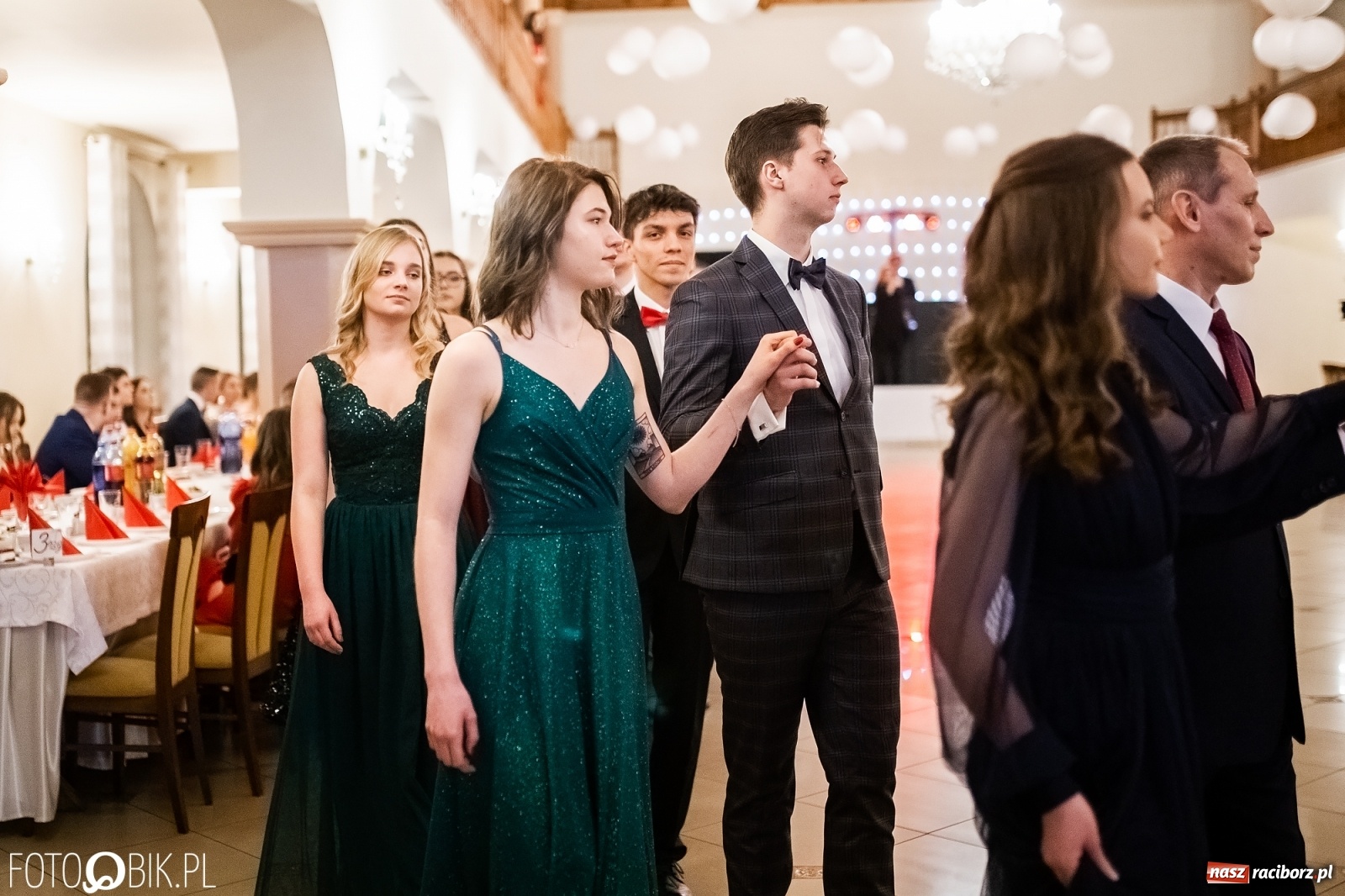 Zdjęcie w galerii na portalu naszraciborz.pl: Studniówka I LO im. Jana Kasprowicza w Raciborzu wiadomości z regionu