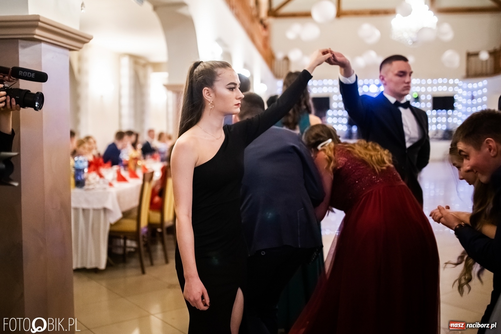 Zdjęcie w galerii na portalu naszraciborz.pl: Studniówka I LO im. Jana Kasprowicza w Raciborzu wiadomości z regionu