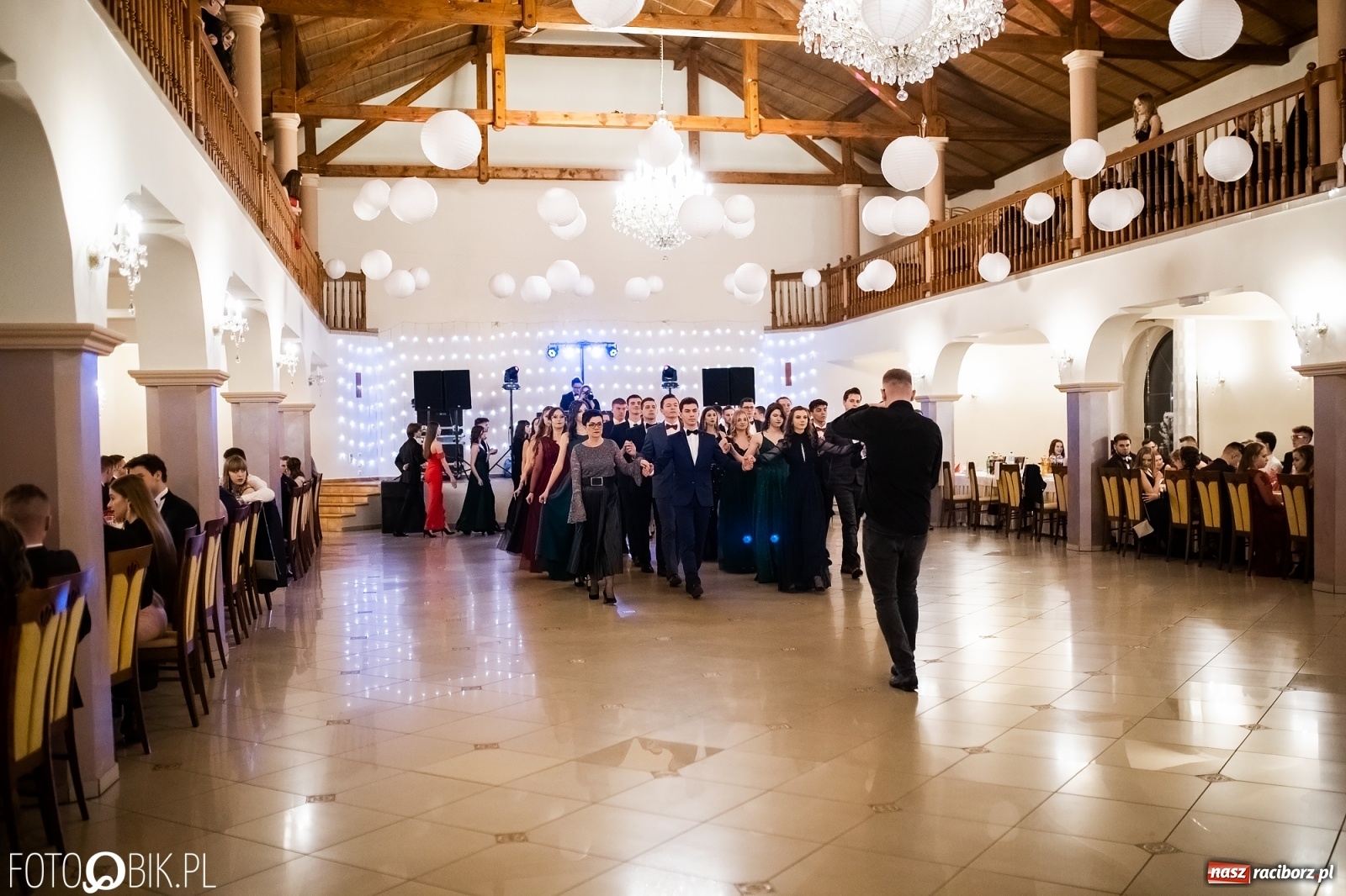 Zdjęcie w galerii na portalu naszraciborz.pl: Studniówka I LO im. Jana Kasprowicza w Raciborzu wiadomości z regionu