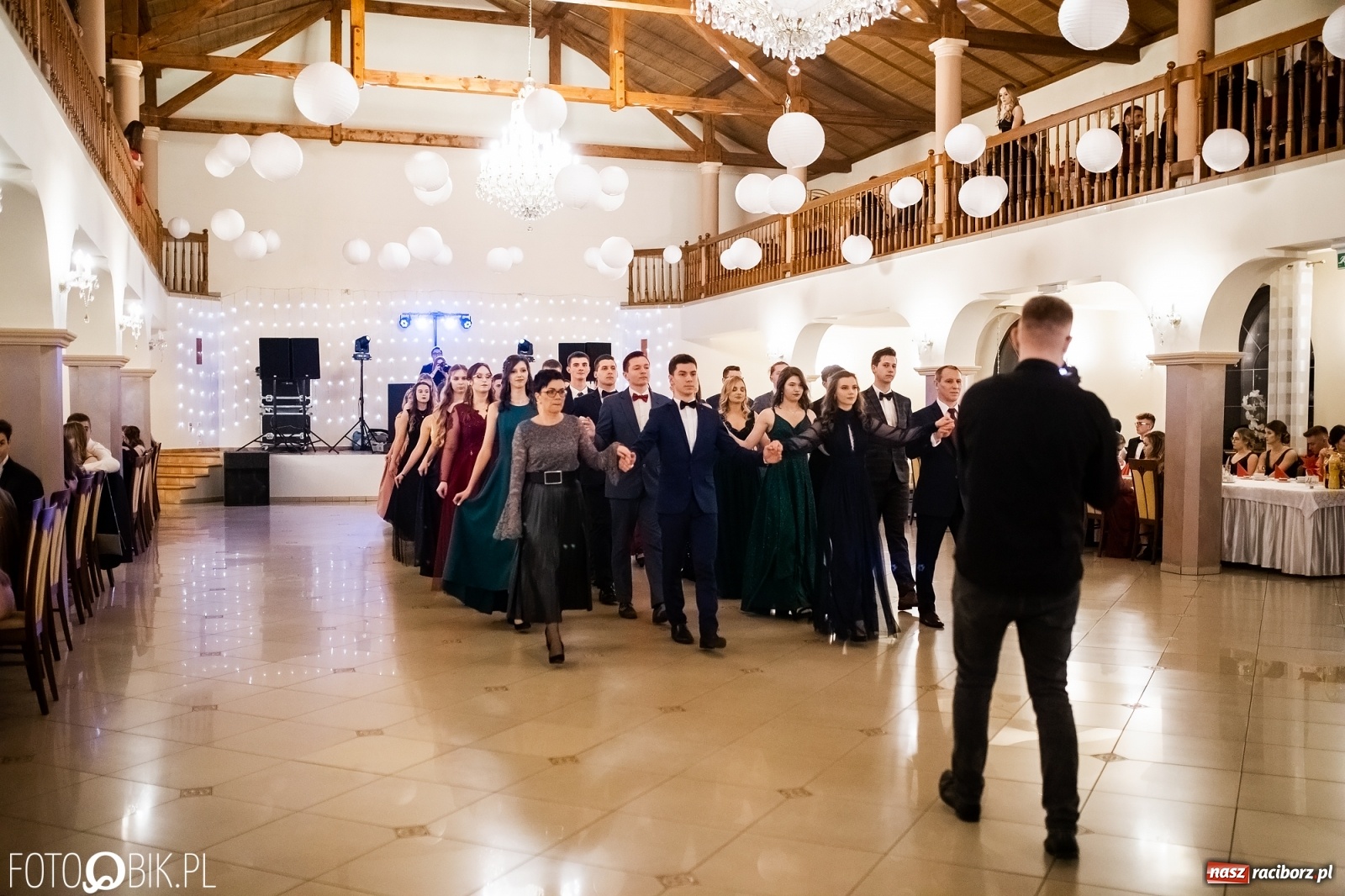 Zdjęcie w galerii na portalu naszraciborz.pl: Studniówka I LO im. Jana Kasprowicza w Raciborzu wiadomości z regionu