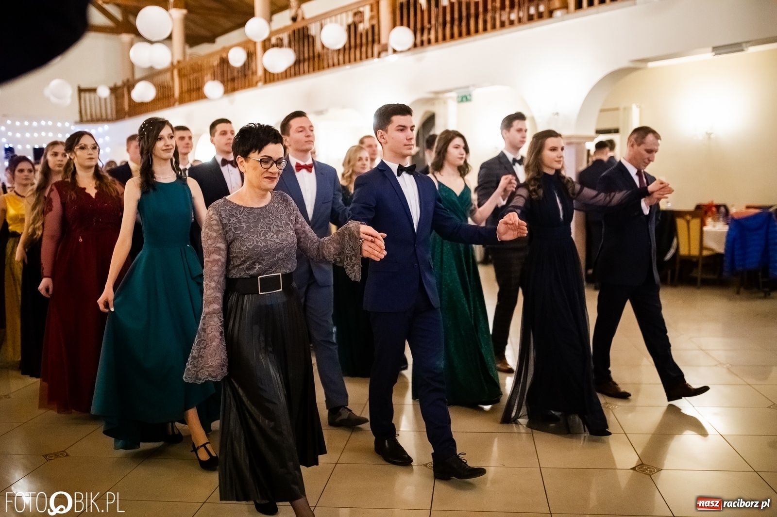 Zdjęcie w galerii na portalu naszraciborz.pl: Studniówka I LO im. Jana Kasprowicza w Raciborzu wiadomości z regionu