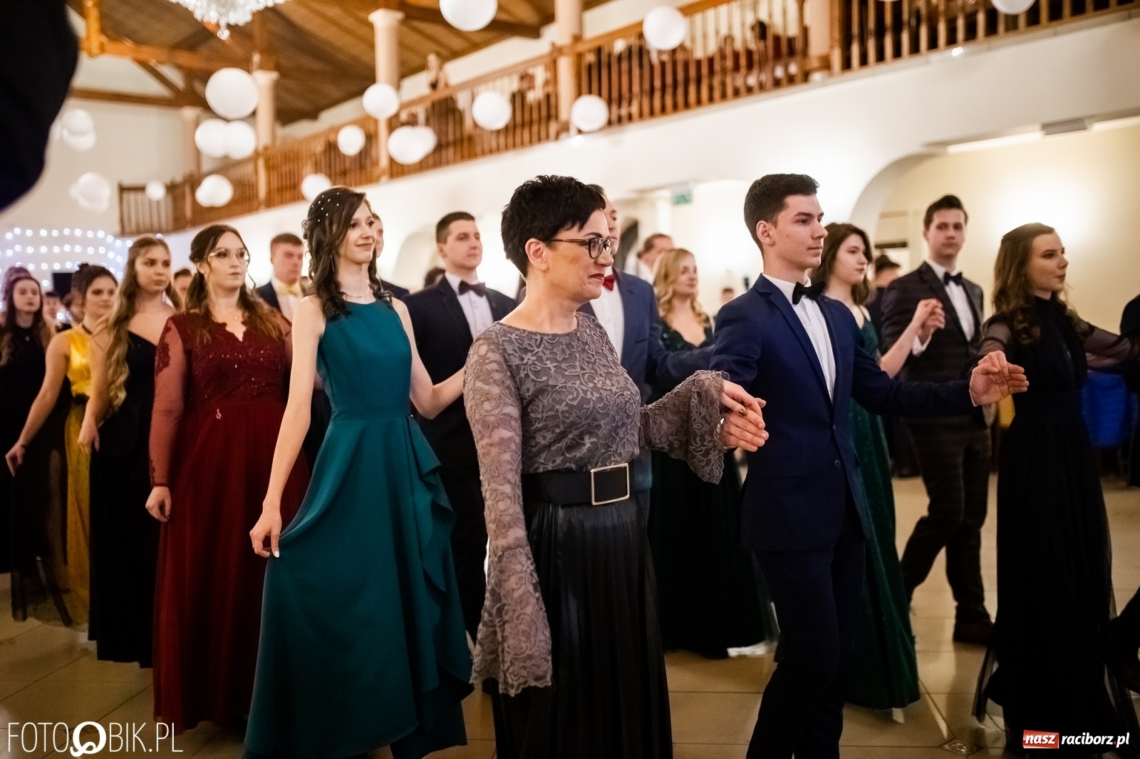 Zdjęcie w galerii na portalu naszraciborz.pl: Studniówka I LO im. Jana Kasprowicza w Raciborzu wiadomości z regionu