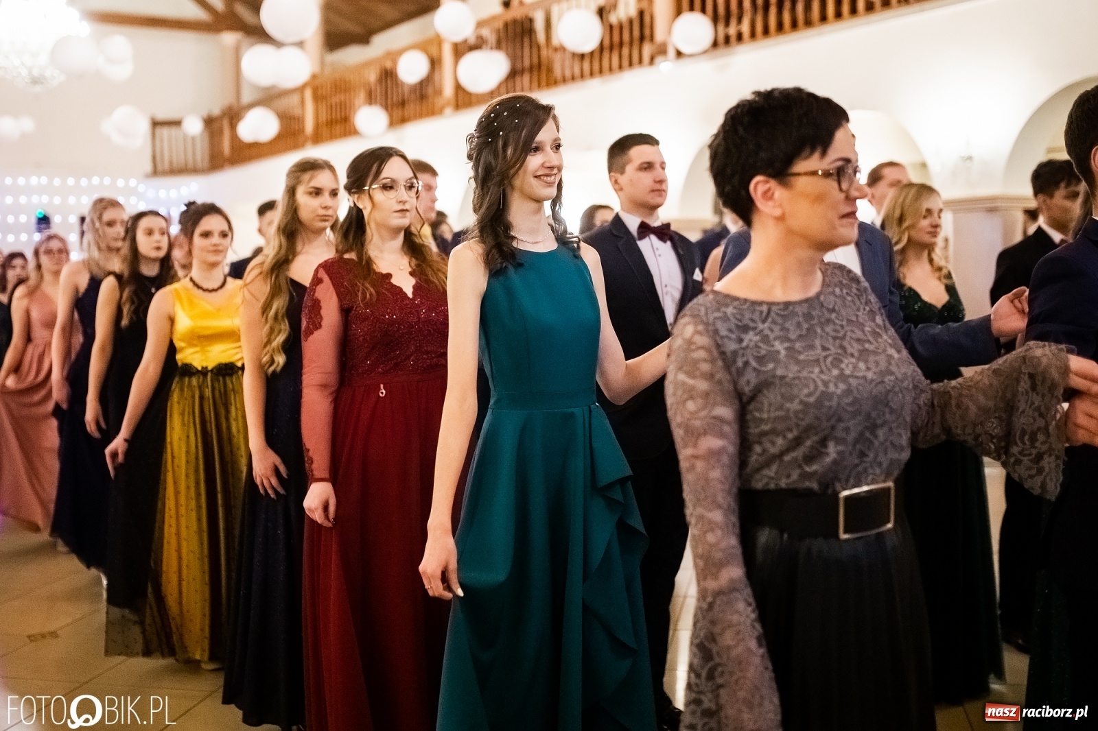 Zdjęcie w galerii na portalu naszraciborz.pl: Studniówka I LO im. Jana Kasprowicza w Raciborzu wiadomości z regionu