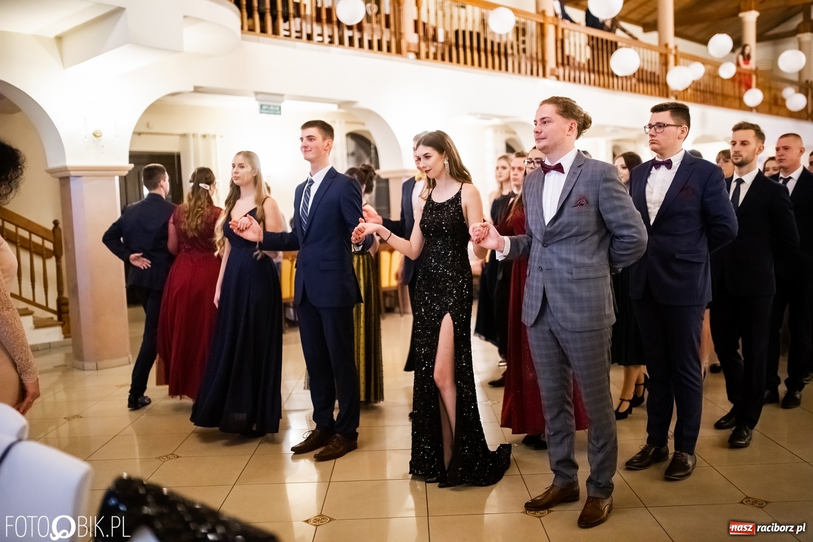 Zdjęcie w galerii na portalu naszraciborz.pl: Studniówka I LO im. Jana Kasprowicza w Raciborzu wiadomości z regionu