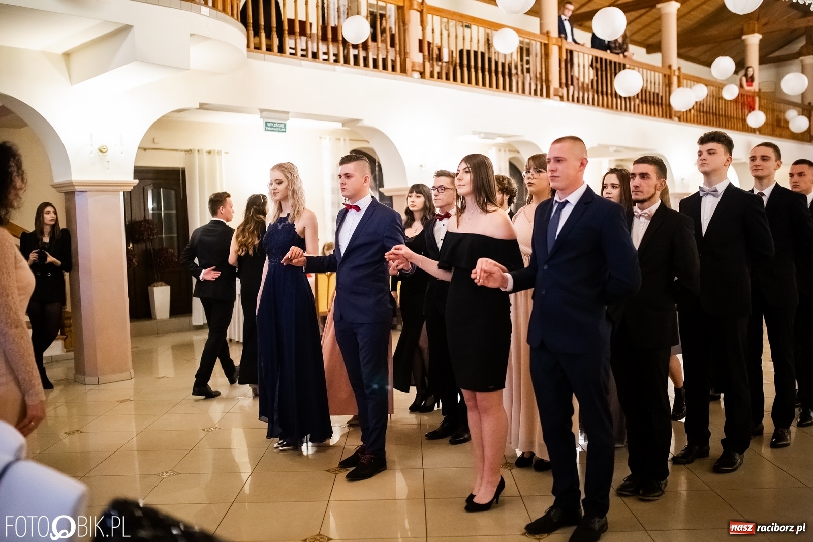 Zdjęcie w galerii na portalu naszraciborz.pl: Studniówka I LO im. Jana Kasprowicza w Raciborzu wiadomości z regionu