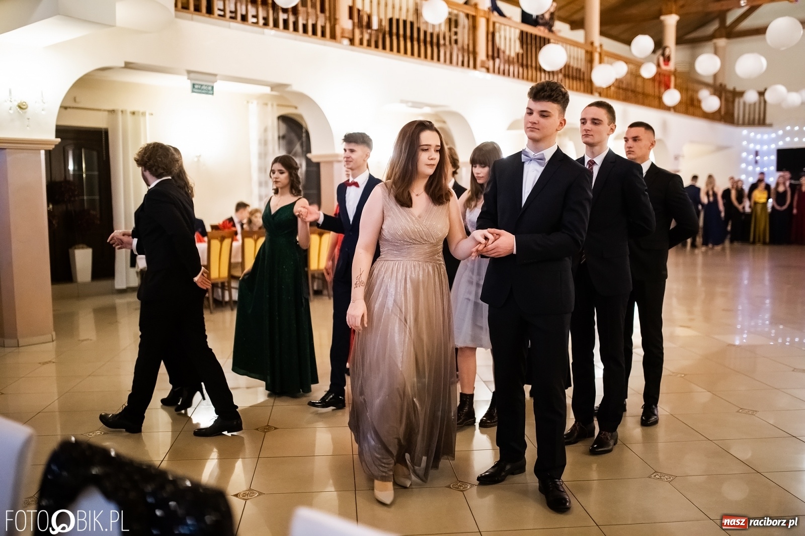 Zdjęcie w galerii na portalu naszraciborz.pl: Studniówka I LO im. Jana Kasprowicza w Raciborzu wiadomości z regionu