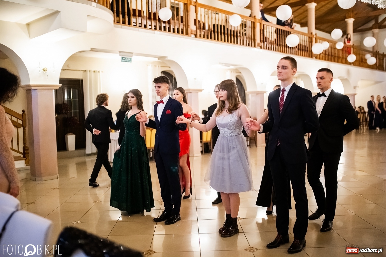 Zdjęcie w galerii na portalu naszraciborz.pl: Studniówka I LO im. Jana Kasprowicza w Raciborzu wiadomości z regionu