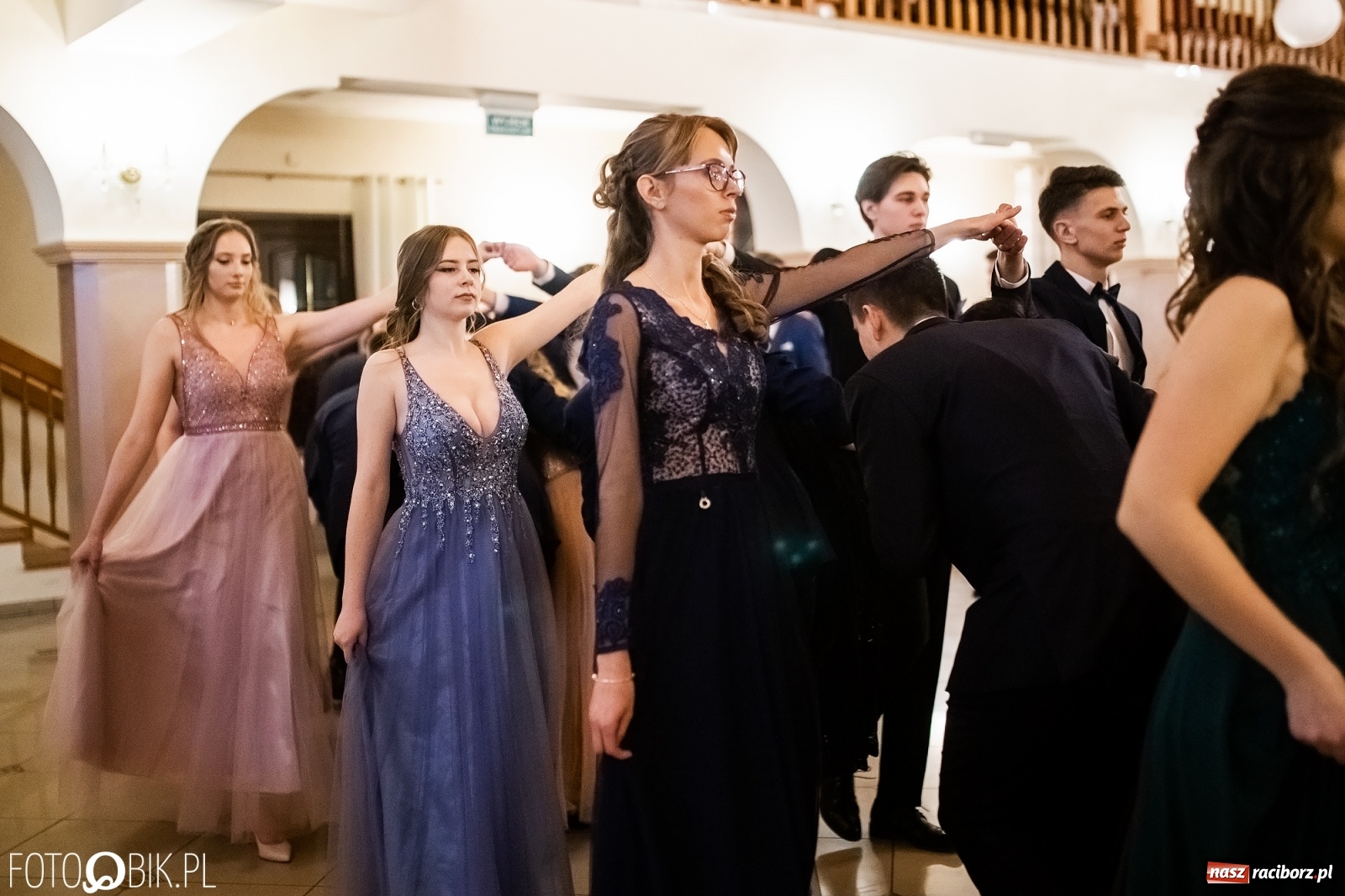 Zdjęcie w galerii na portalu naszraciborz.pl: Studniówka I LO im. Jana Kasprowicza w Raciborzu wiadomości z regionu