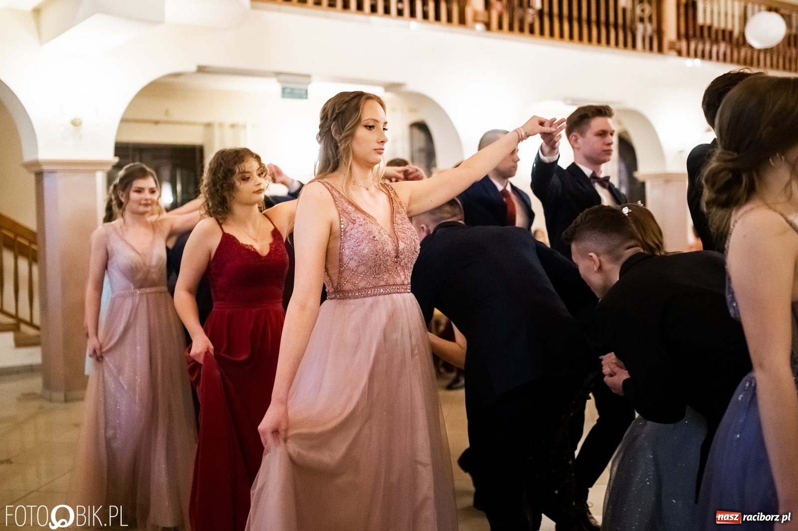 Zdjęcie w galerii na portalu naszraciborz.pl: Studniówka I LO im. Jana Kasprowicza w Raciborzu wiadomości z regionu