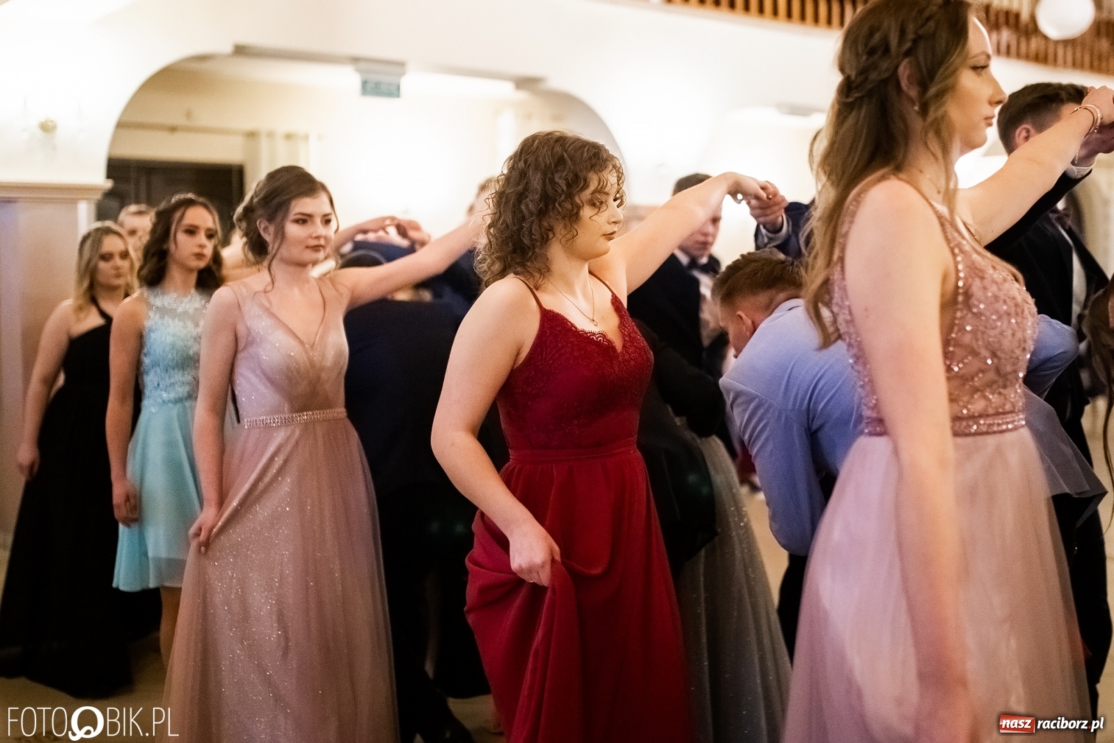 Zdjęcie w galerii na portalu naszraciborz.pl: Studniówka I LO im. Jana Kasprowicza w Raciborzu wiadomości z regionu