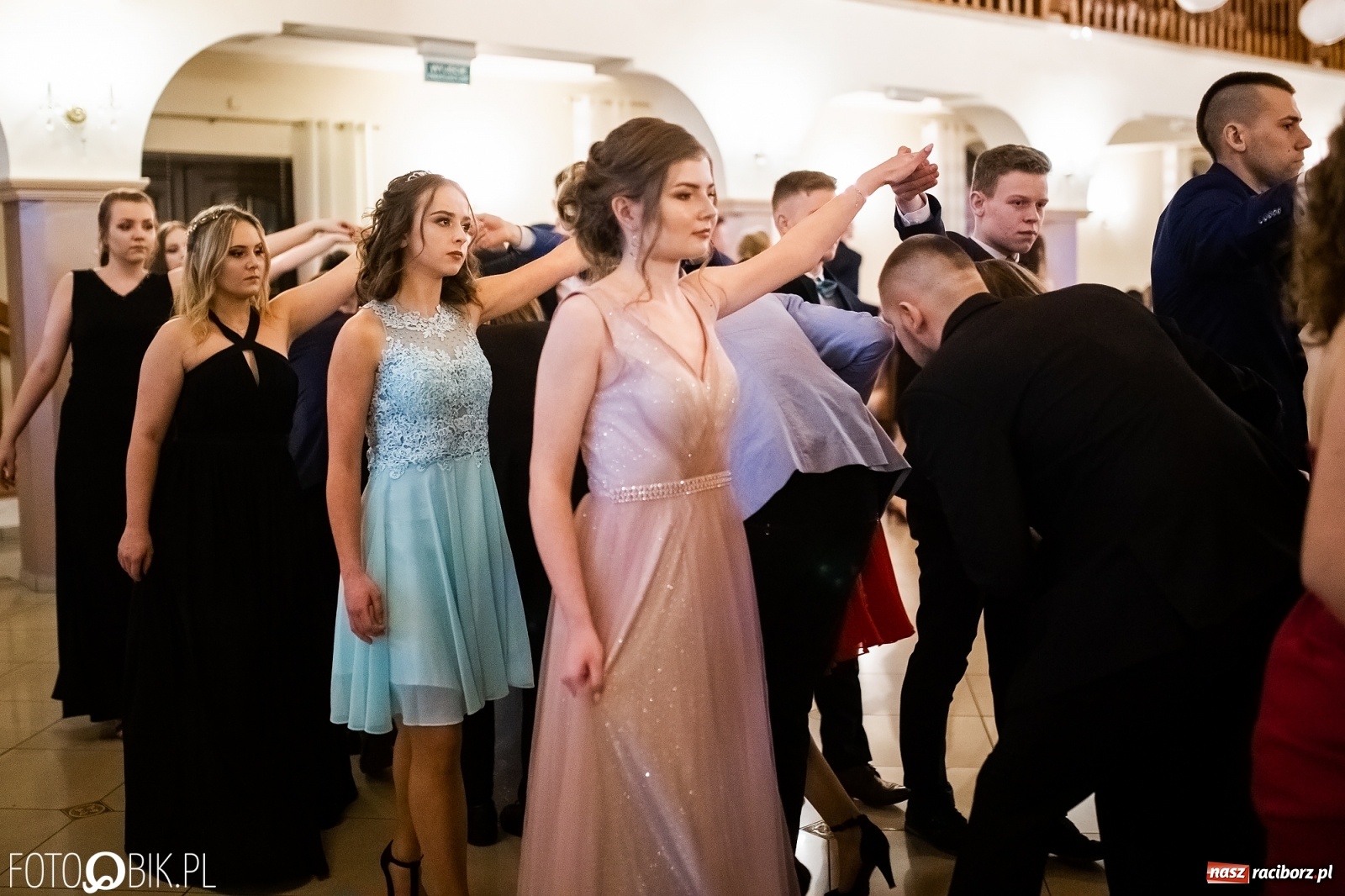 Zdjęcie w galerii na portalu naszraciborz.pl: Studniówka I LO im. Jana Kasprowicza w Raciborzu wiadomości z regionu