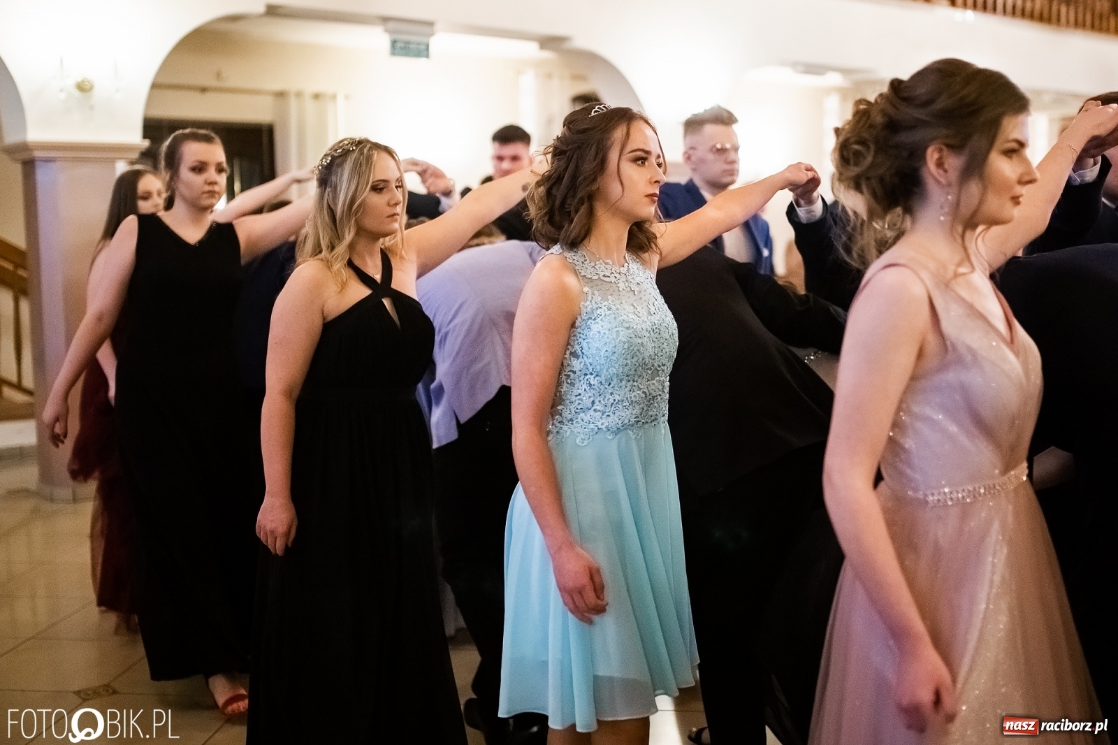 Zdjęcie w galerii na portalu naszraciborz.pl: Studniówka I LO im. Jana Kasprowicza w Raciborzu wiadomości z regionu