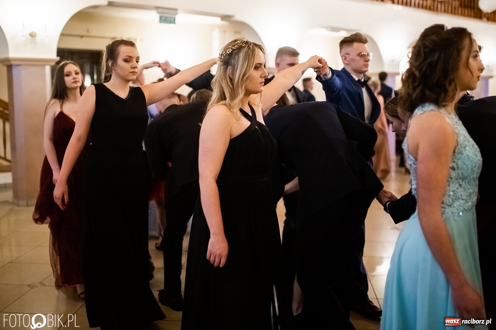 Zdjęcie w galerii na portalu naszraciborz.pl: Studniówka I LO im. Jana Kasprowicza w Raciborzu wiadomości z regionu