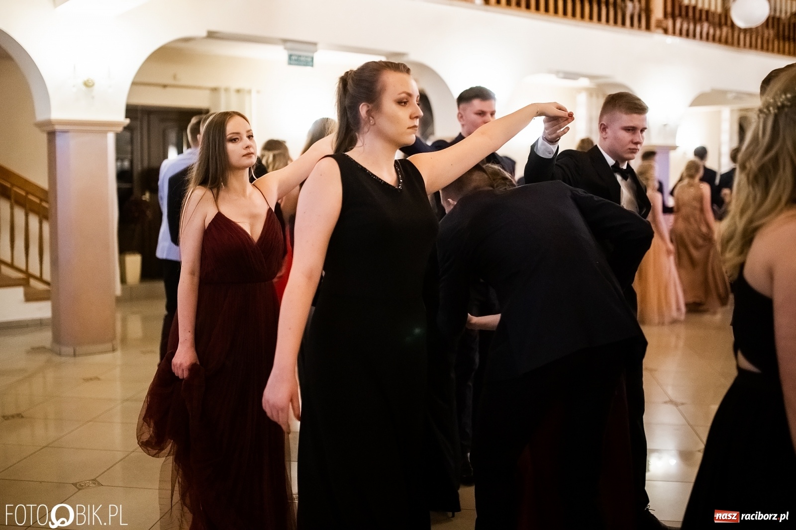 Zdjęcie w galerii na portalu naszraciborz.pl: Studniówka I LO im. Jana Kasprowicza w Raciborzu wiadomości z regionu