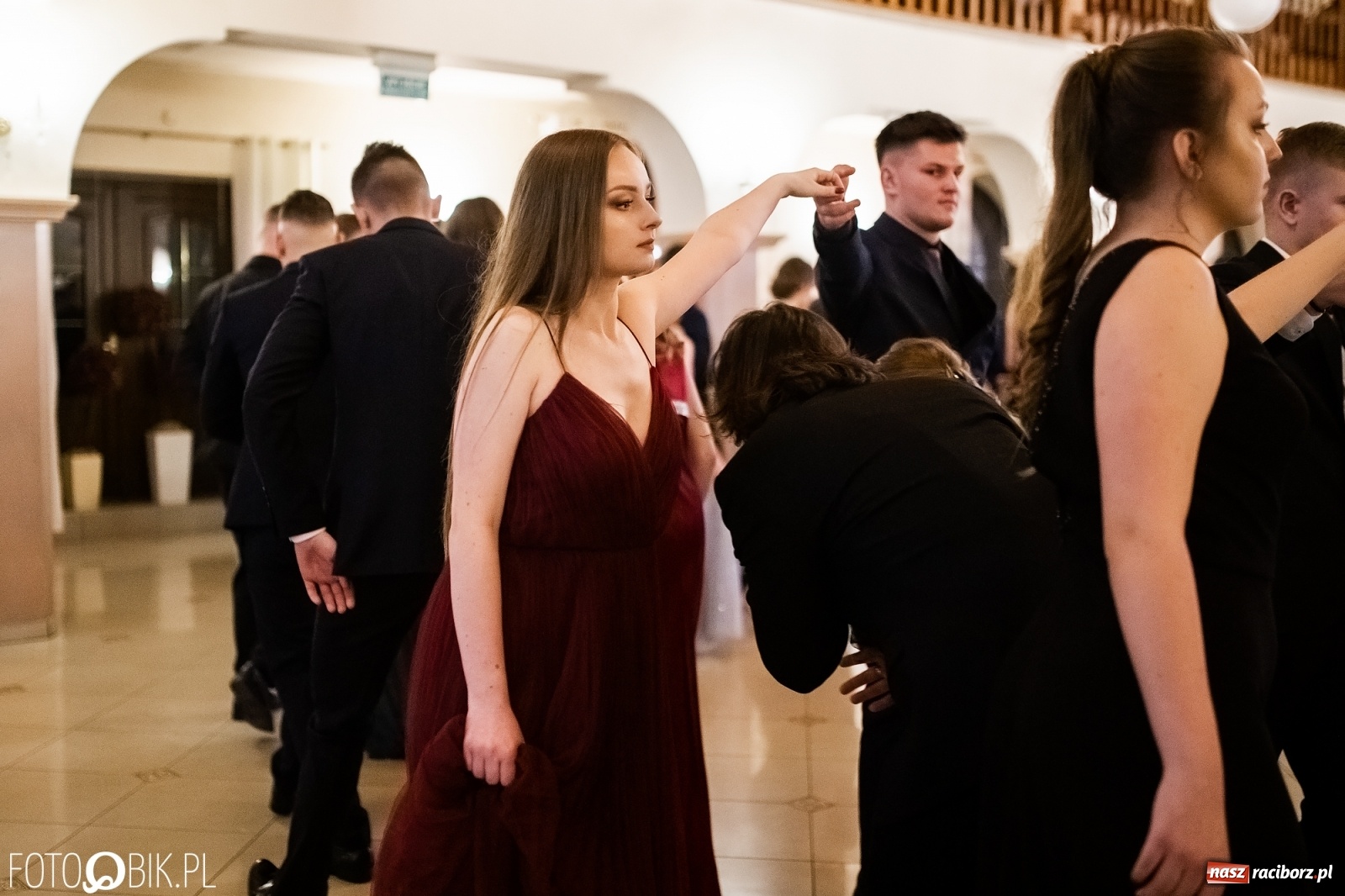 Zdjęcie w galerii na portalu naszraciborz.pl: Studniówka I LO im. Jana Kasprowicza w Raciborzu wiadomości z regionu