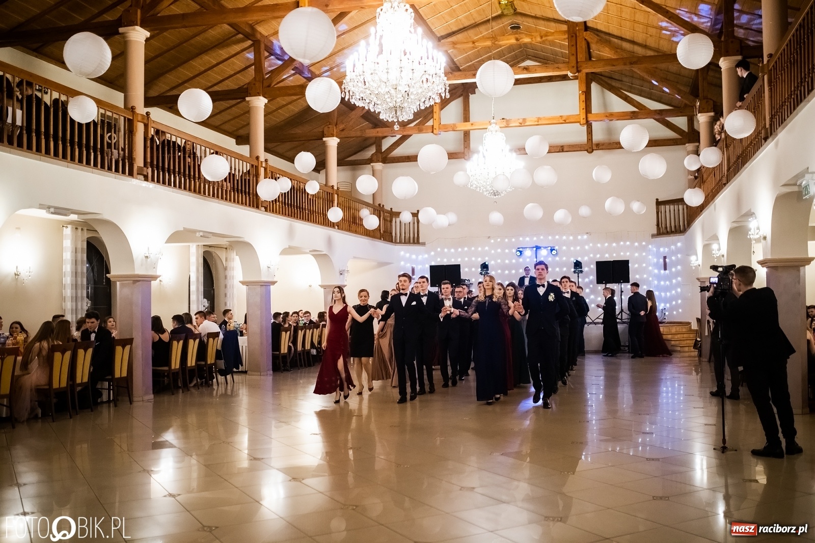 Zdjęcie w galerii na portalu naszraciborz.pl: Studniówka I LO im. Jana Kasprowicza w Raciborzu wiadomości z regionu