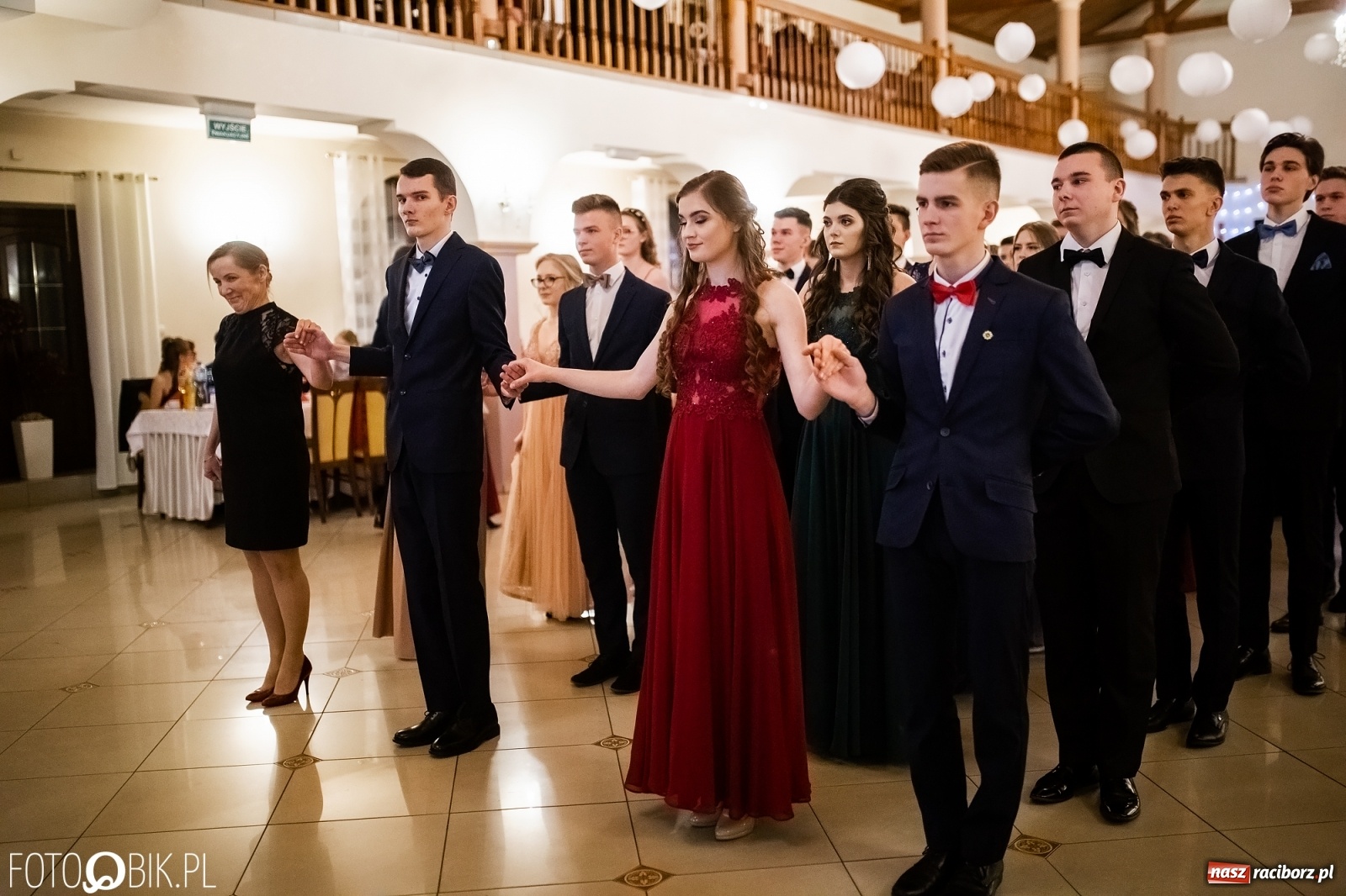 Zdjęcie w galerii na portalu naszraciborz.pl: Studniówka I LO im. Jana Kasprowicza w Raciborzu wiadomości z regionu