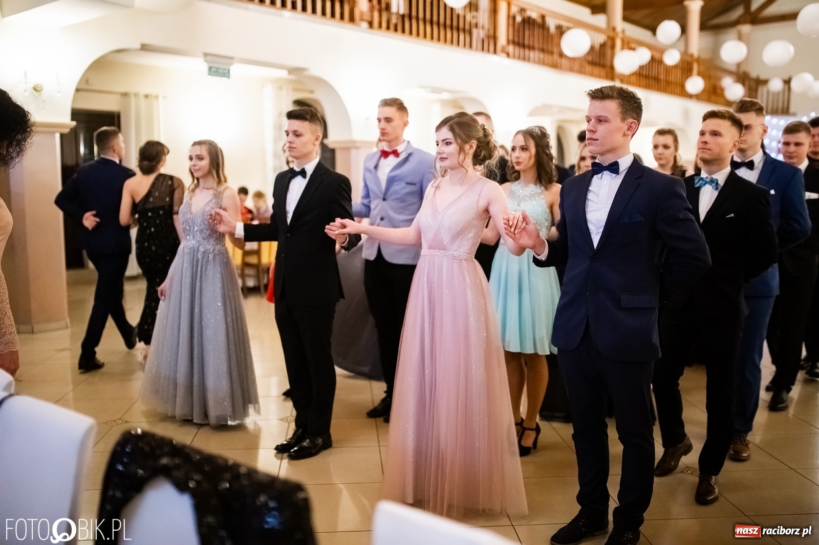 Zdjęcie w galerii na portalu naszraciborz.pl: Studniówka I LO im. Jana Kasprowicza w Raciborzu wiadomości z regionu