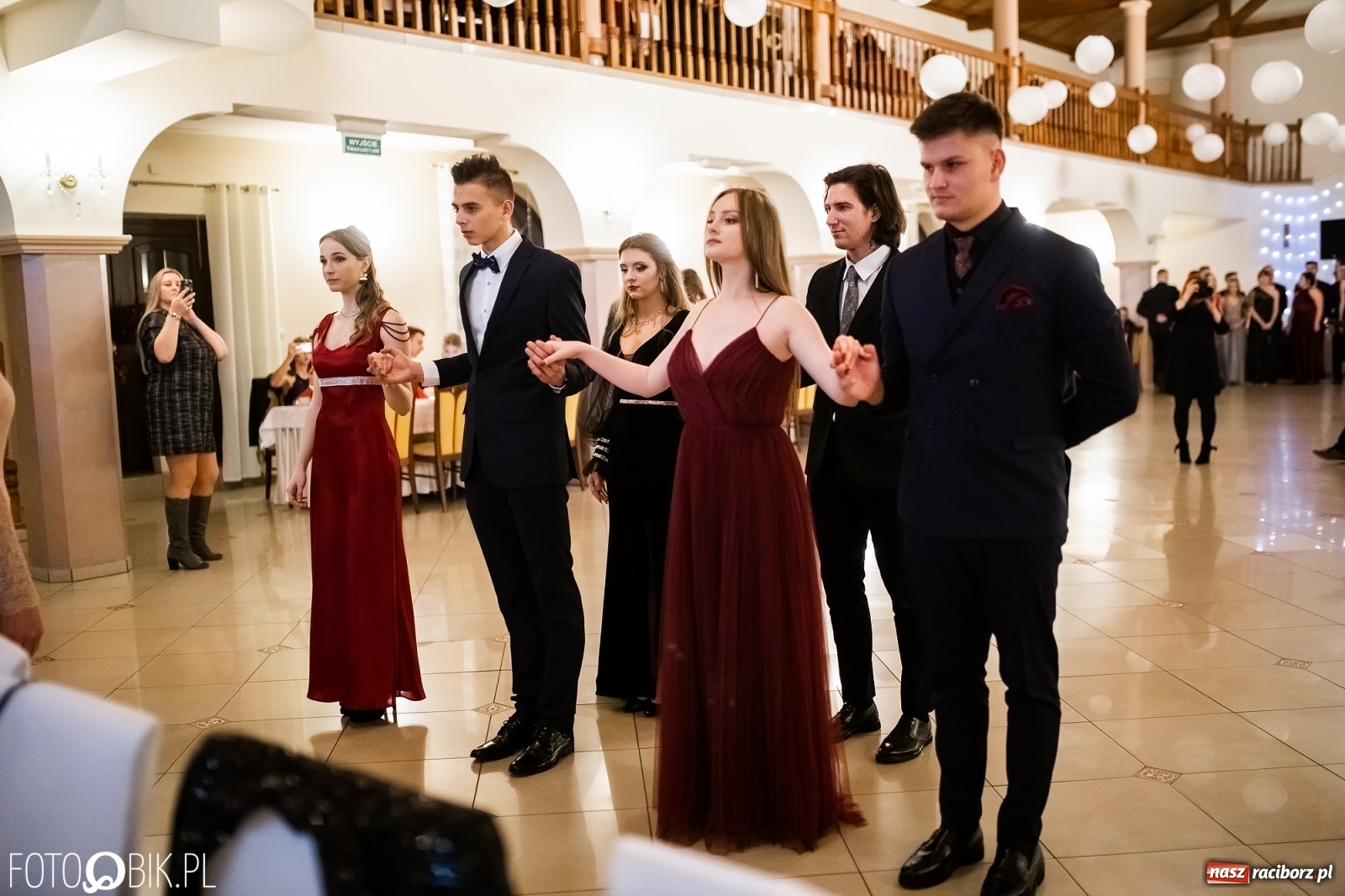 Zdjęcie w galerii na portalu naszraciborz.pl: Studniówka I LO im. Jana Kasprowicza w Raciborzu wiadomości z regionu