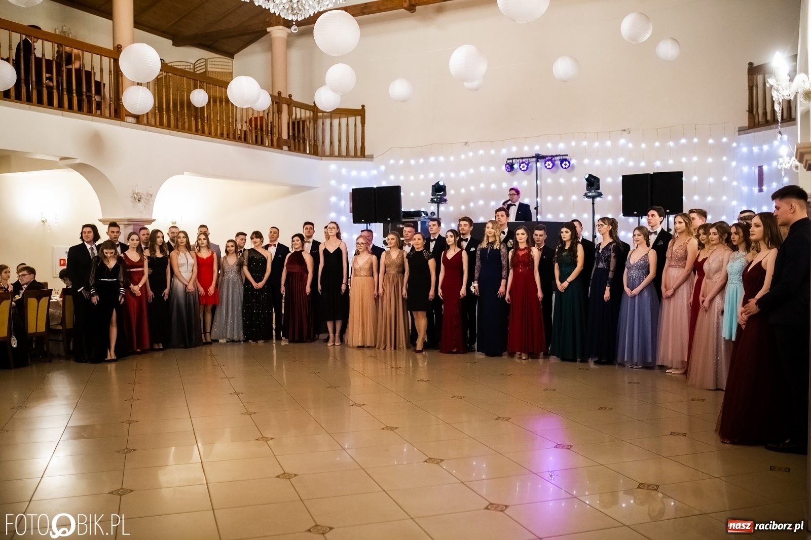 Zdjęcie w galerii na portalu naszraciborz.pl: Studniówka I LO im. Jana Kasprowicza w Raciborzu wiadomości z regionu