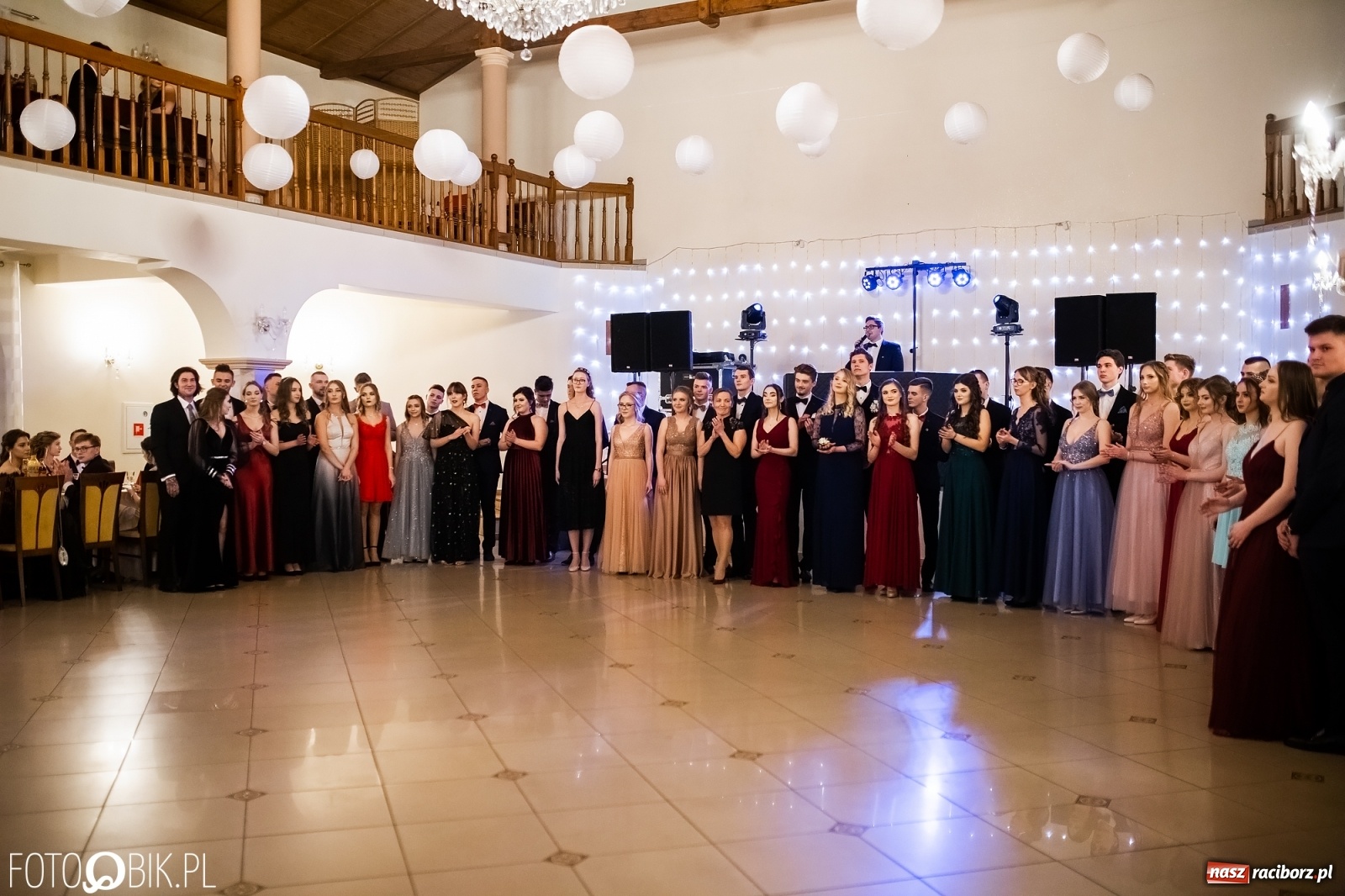 Zdjęcie w galerii na portalu naszraciborz.pl: Studniówka I LO im. Jana Kasprowicza w Raciborzu wiadomości z regionu